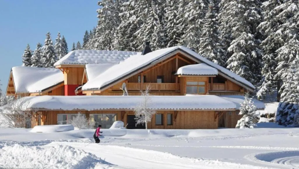 Property building in Logis Chalet Hotel Vaccapark