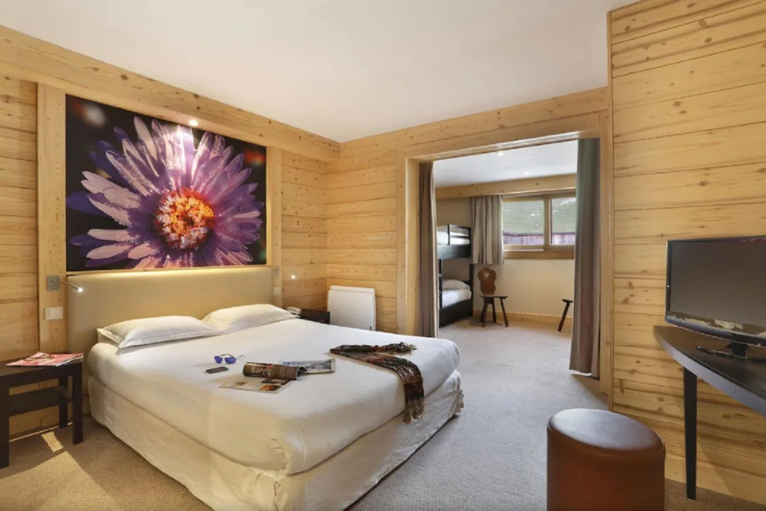 Bed in Logis Chalet Hotel Vaccapark