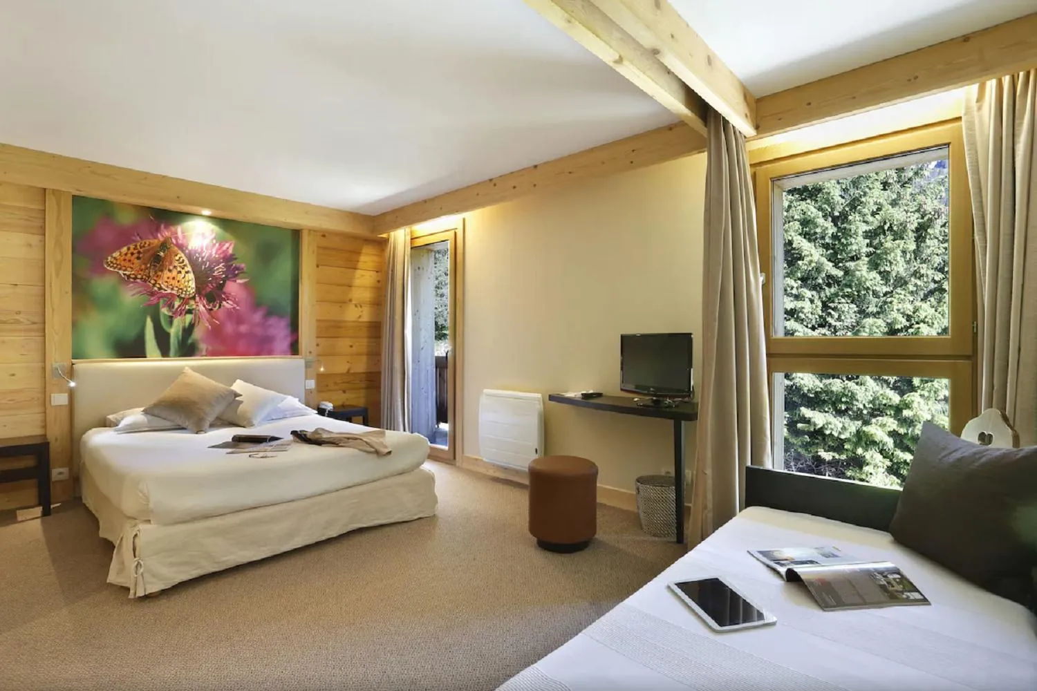 TV and multimedia, Bed in Logis Chalet Hotel Vaccapark
