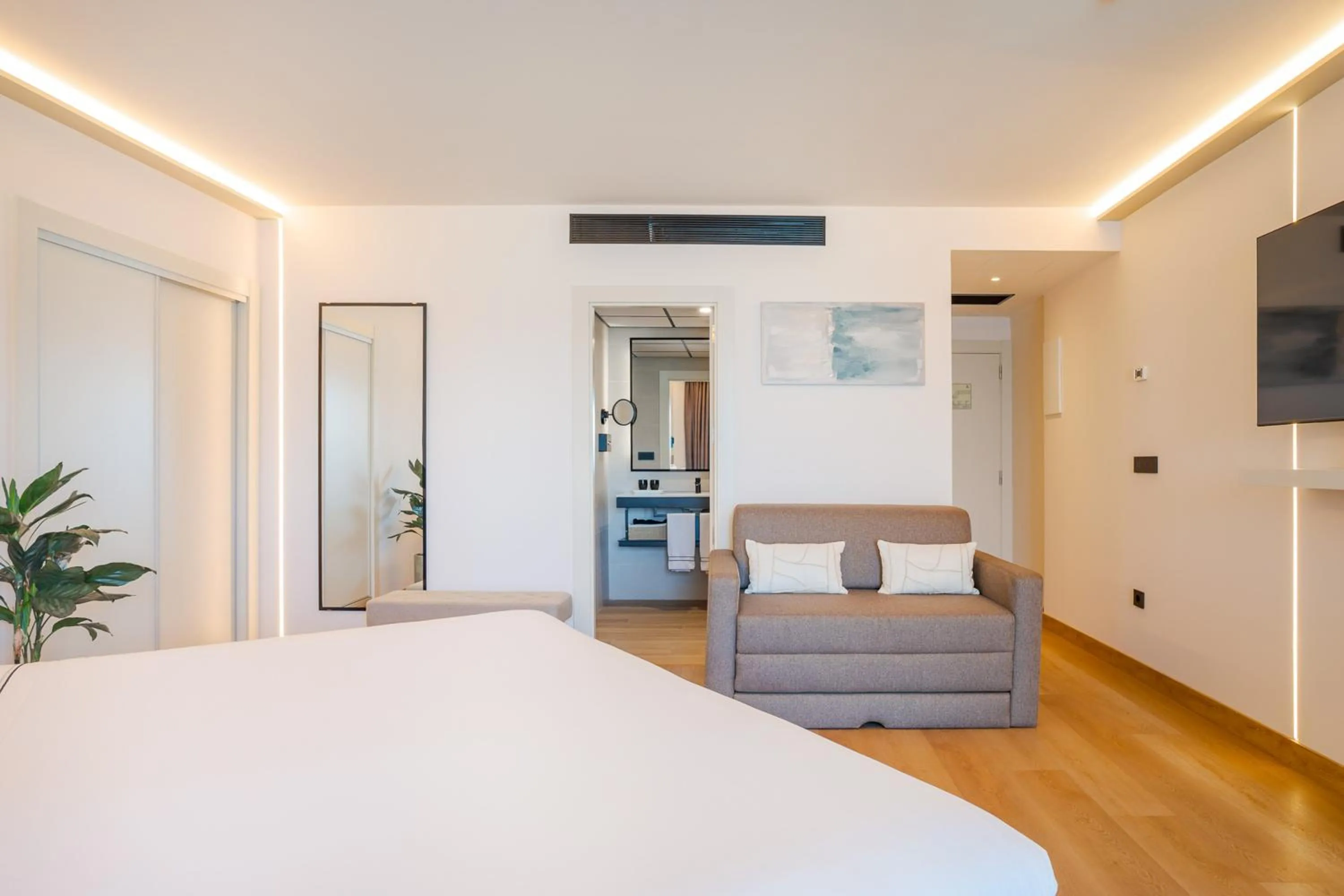 Bed in Melia Alicante