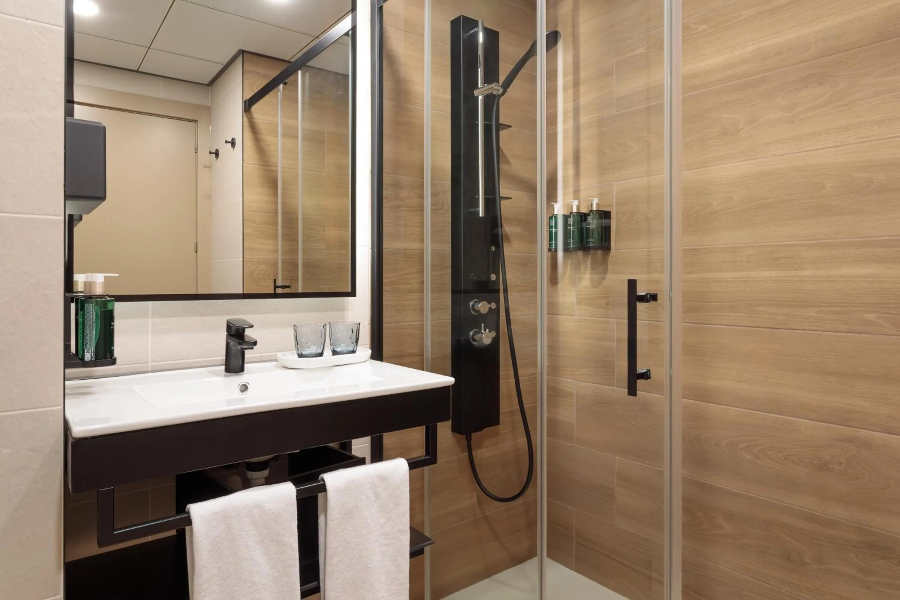 Shower in Melia Alicante