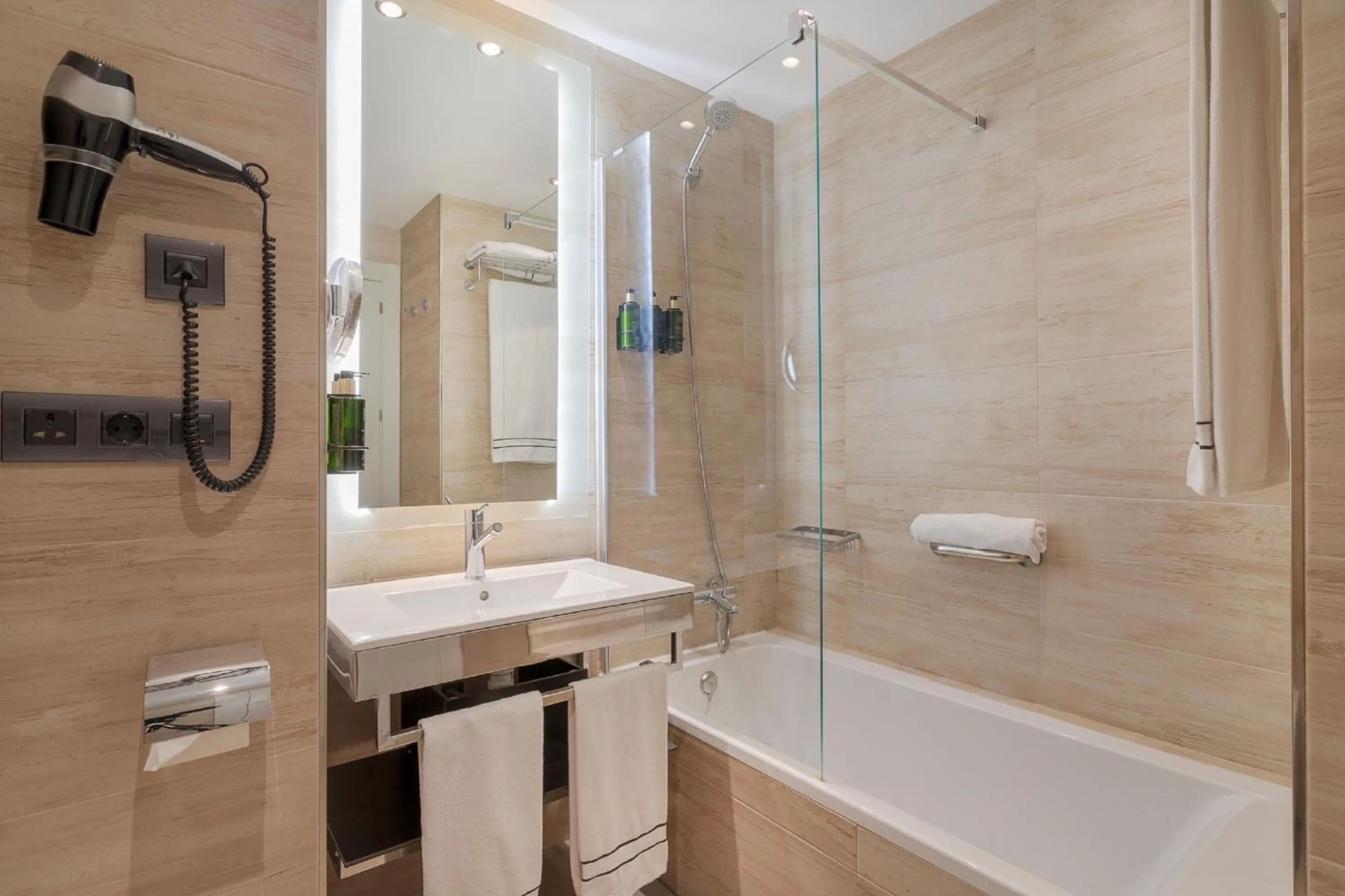 Bathroom in Melia Alicante