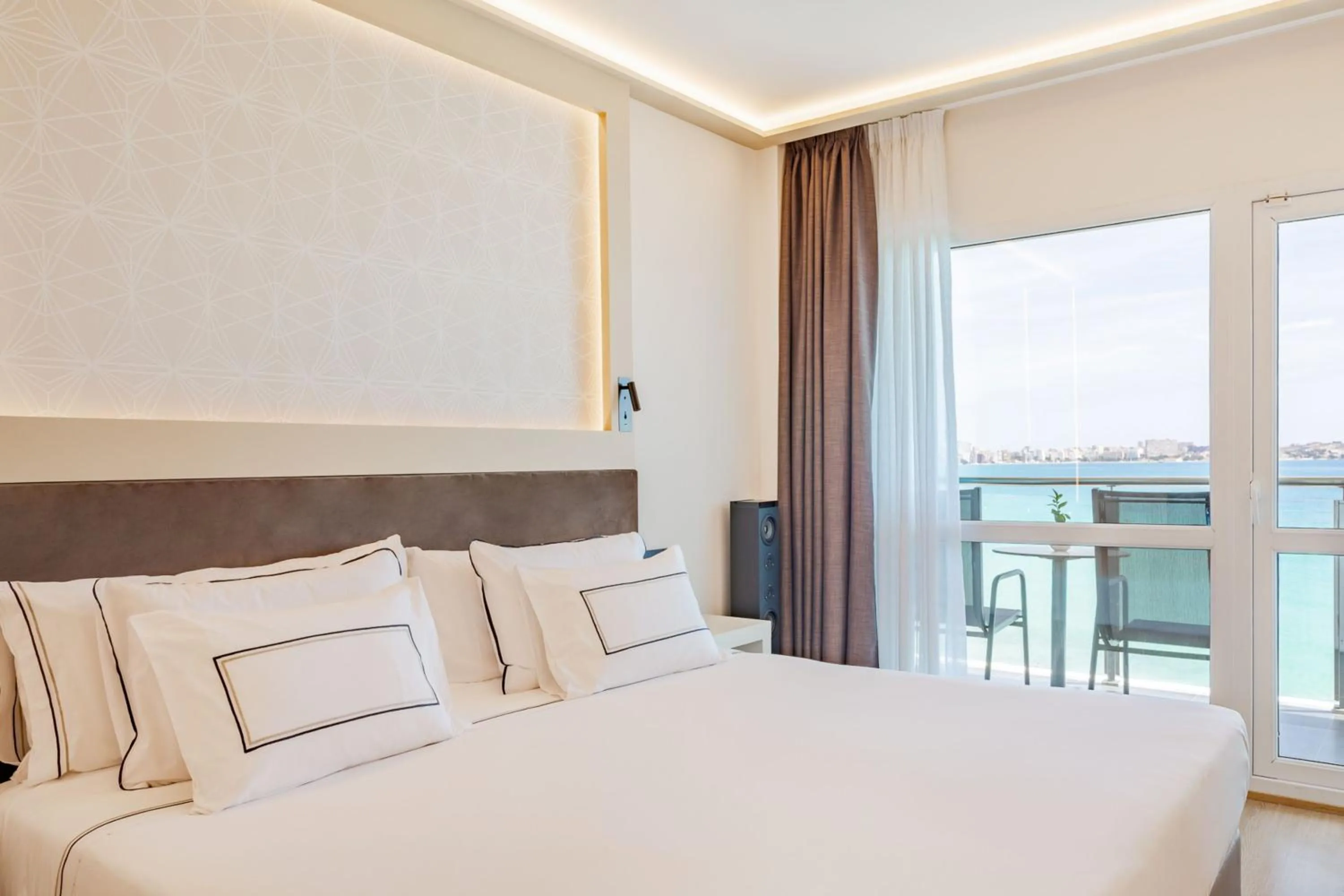 Bed in Melia Alicante