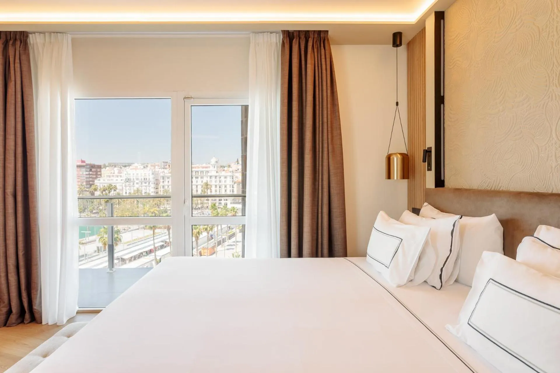 Bed in Melia Alicante