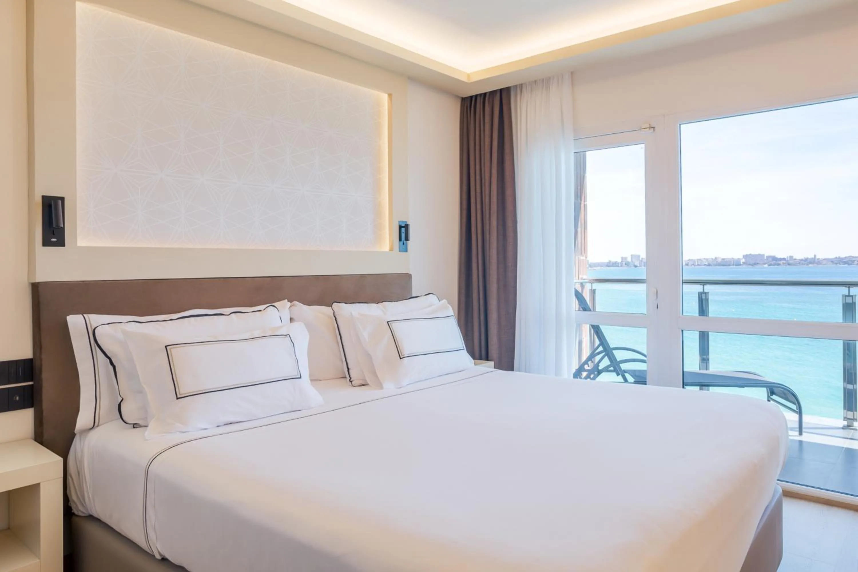 Bed in Melia Alicante