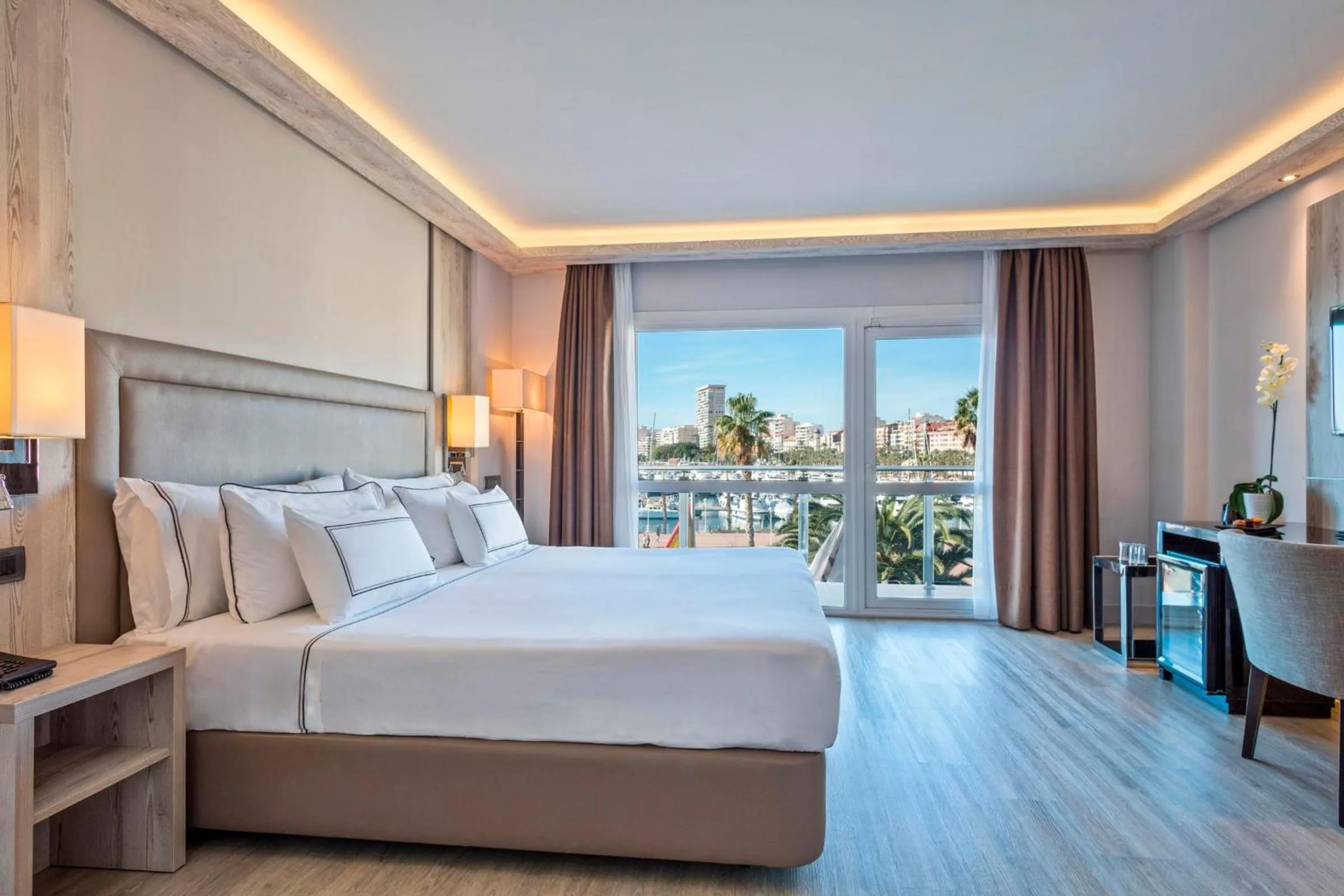 Bed in Melia Alicante