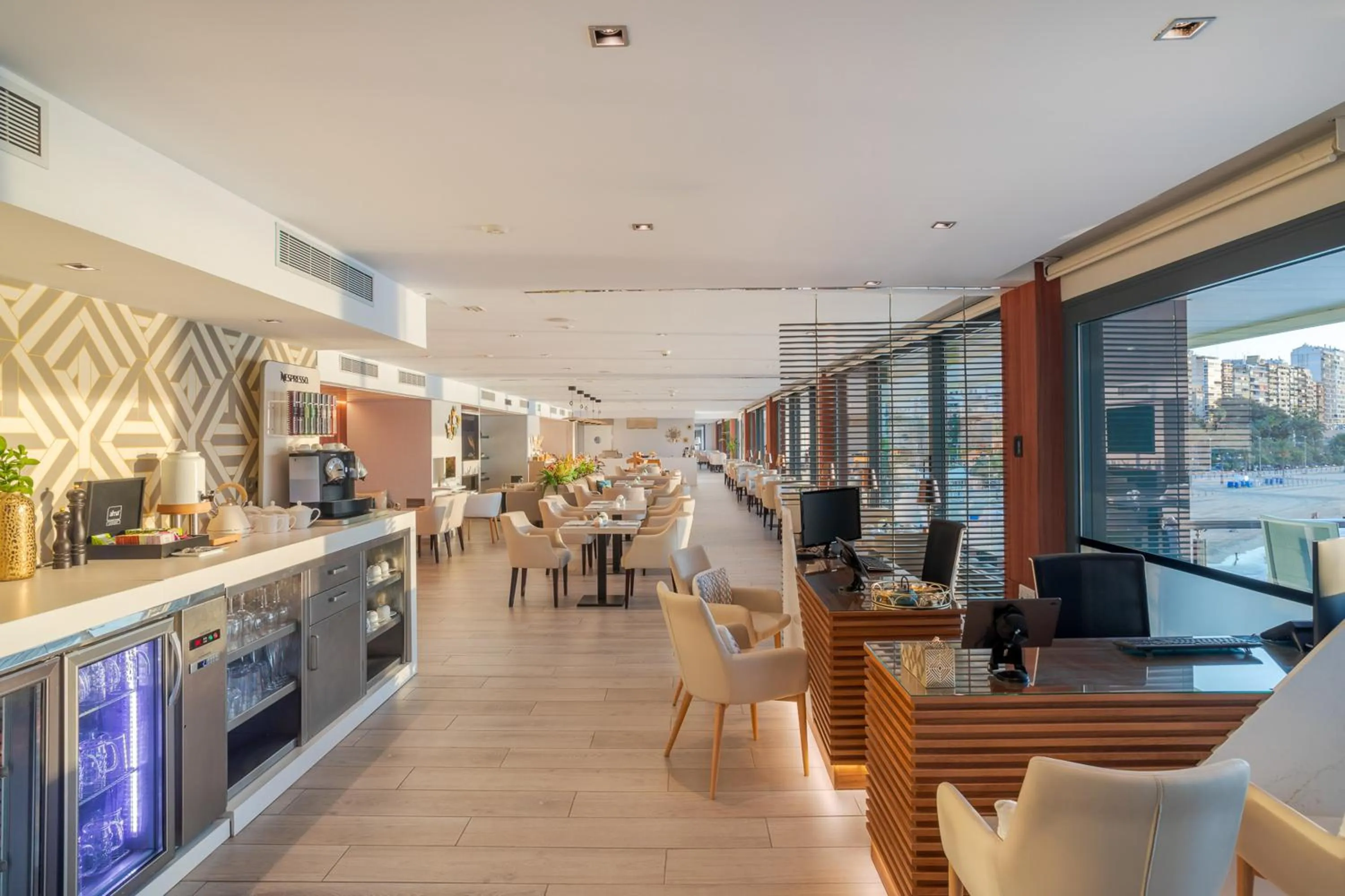 Restaurant/places to eat in Melia Alicante