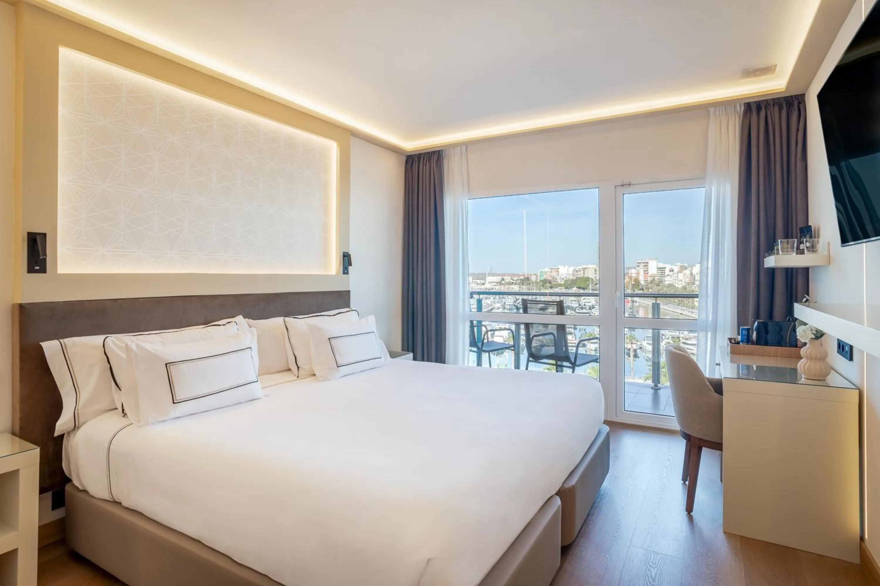 Bed in Melia Alicante