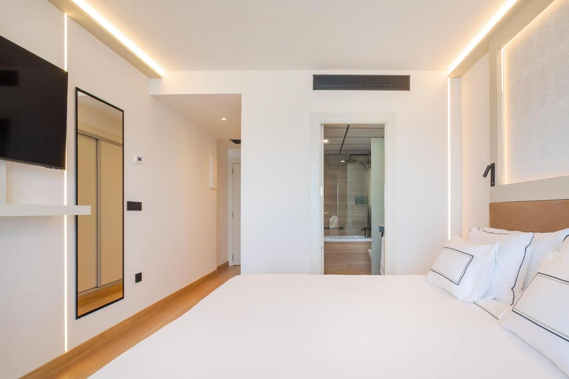 Bed in Melia Alicante