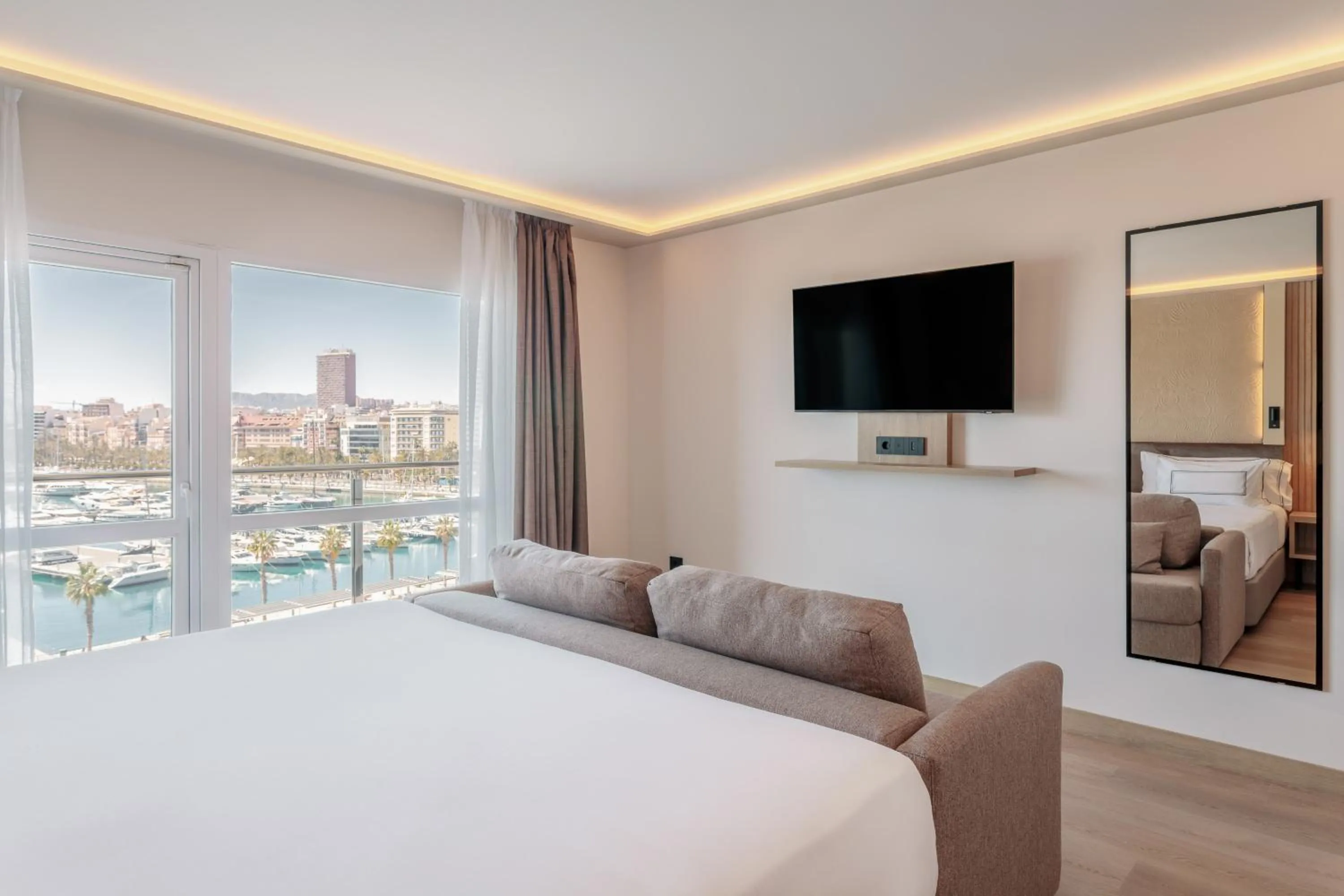 Bed in Melia Alicante