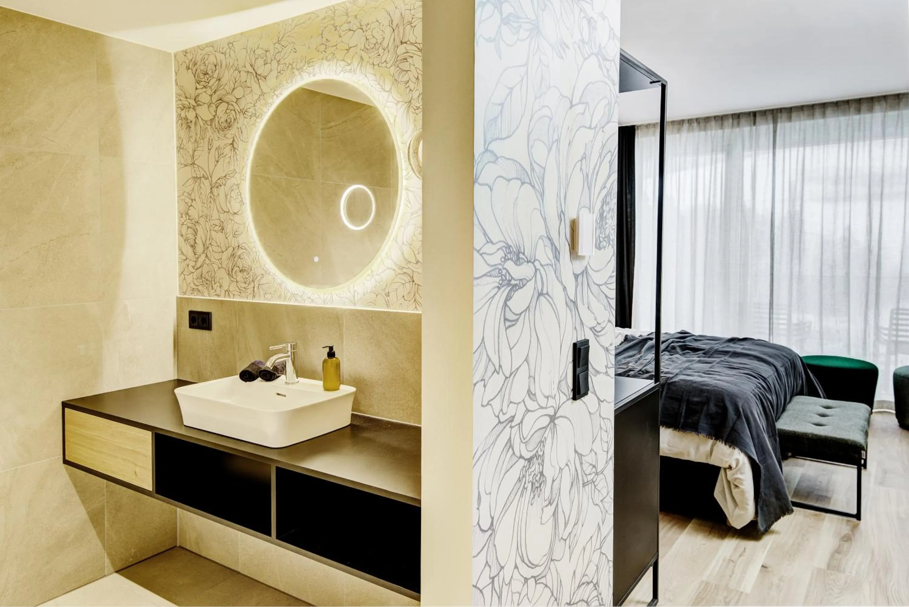 Bathroom, Bed in Königswieser Hof