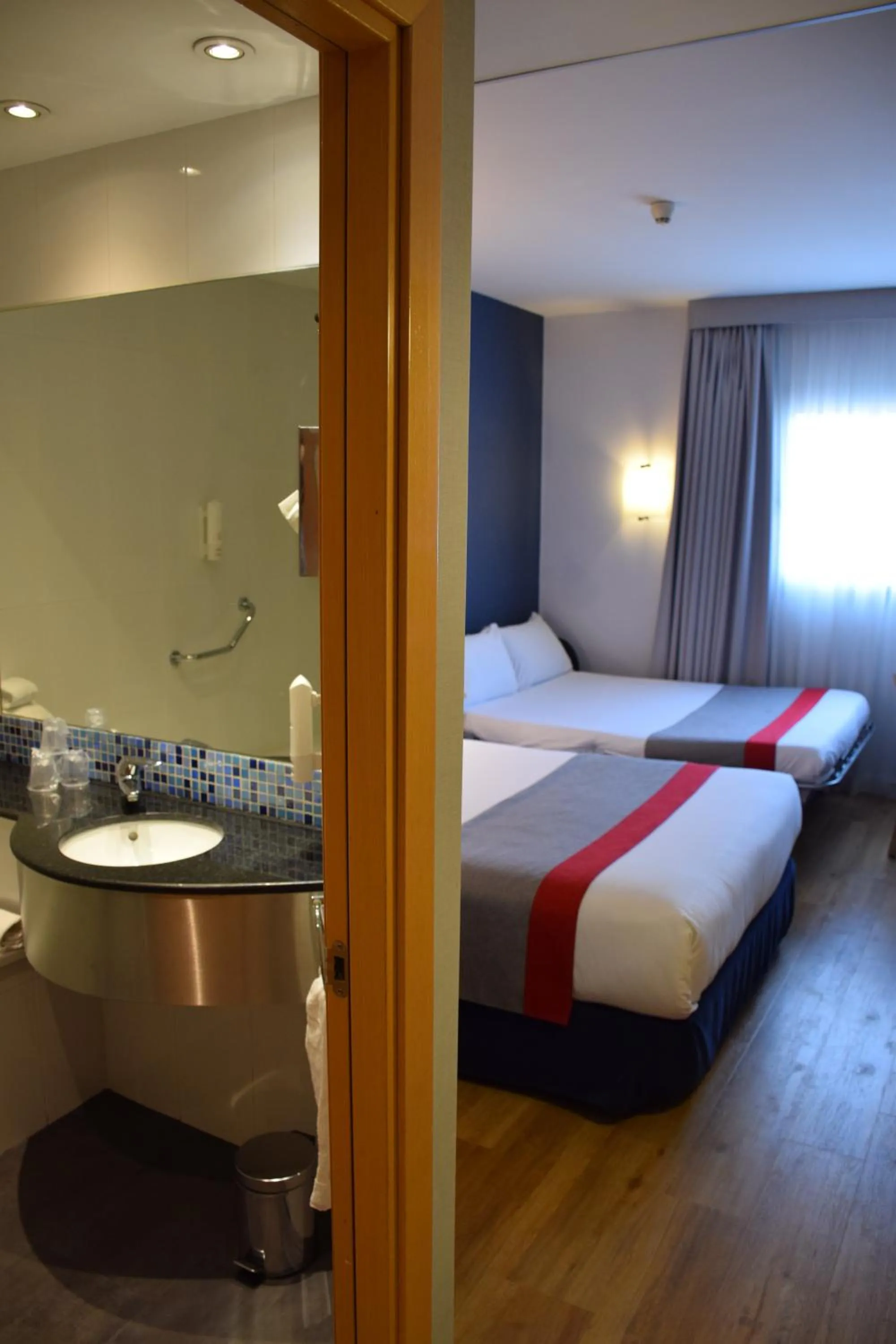 Photo of the whole room, Bed in Hotel Holiday Inn Express Madrid-Rivas by IHG
