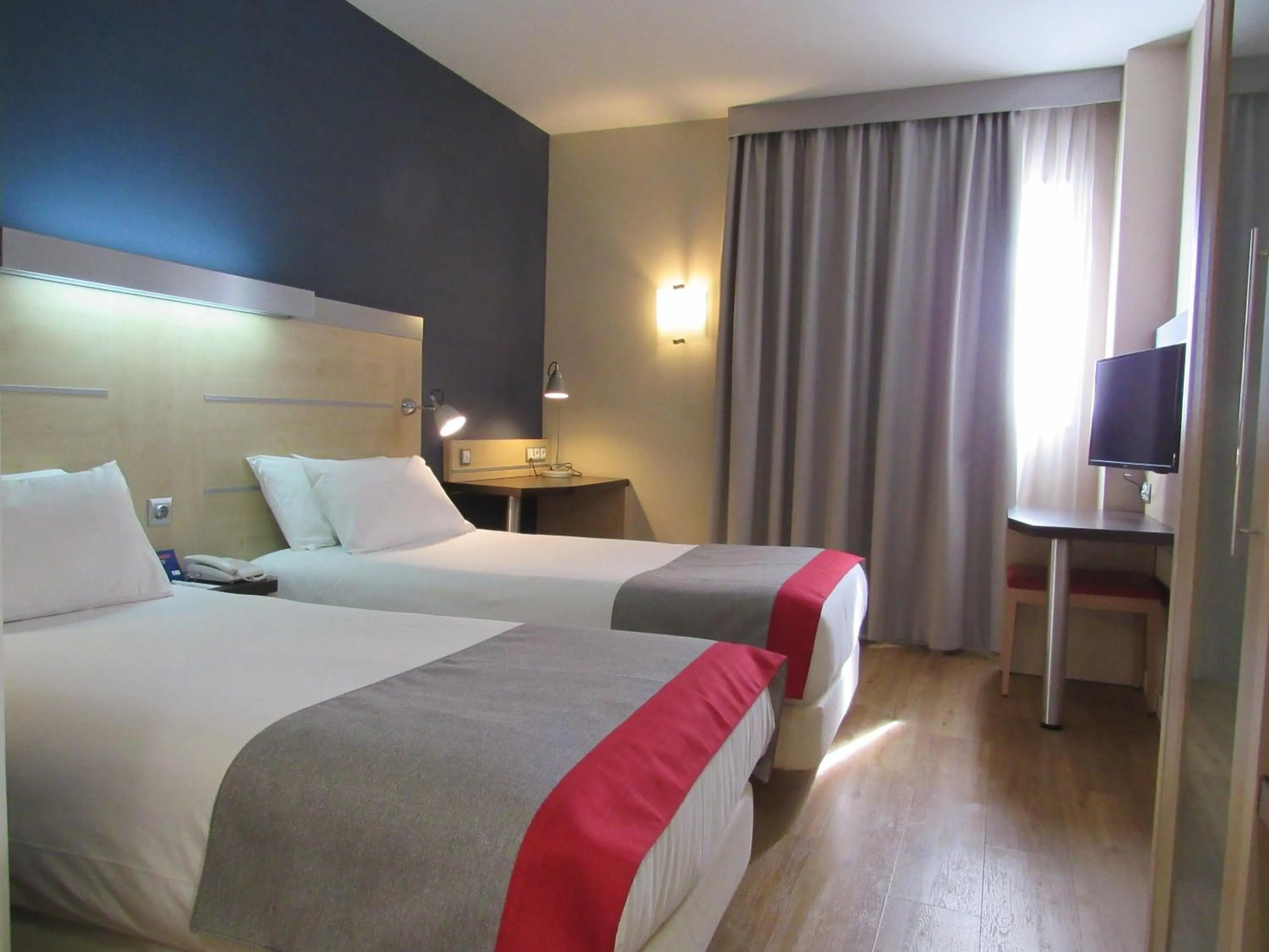 Bedroom, Bed in Hotel Holiday Inn Express Madrid-Rivas by IHG
