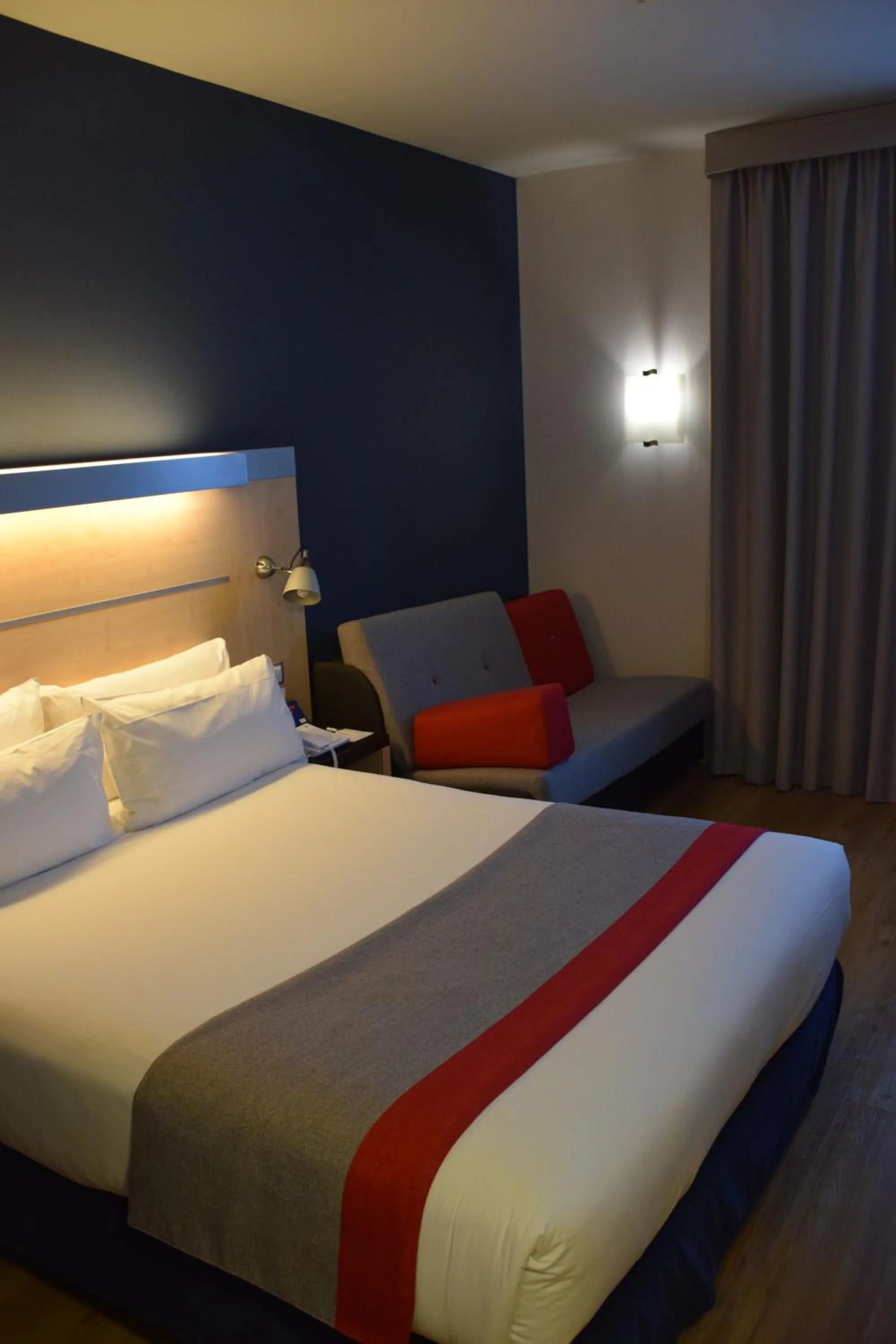 Bed in Hotel Holiday Inn Express Madrid-Rivas by IHG