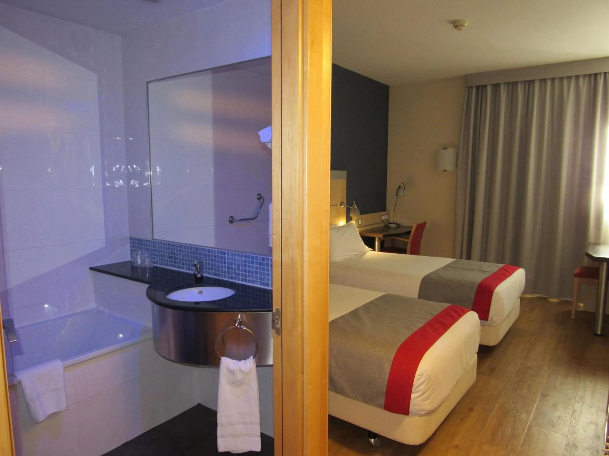 Photo of the whole room, Bed in Holiday Inn Express Alcobendas by IHG