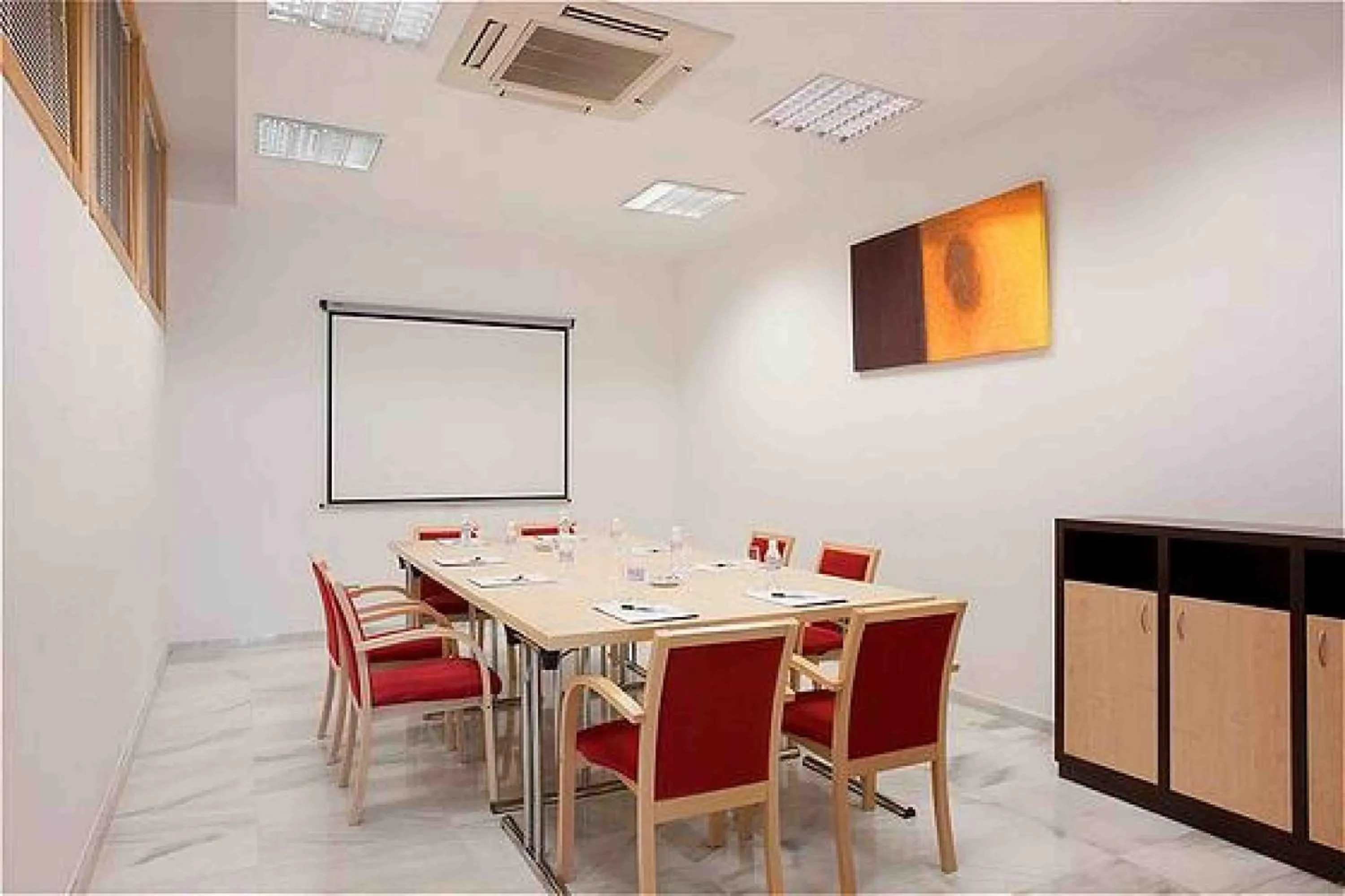 Meeting/conference room in Holiday Inn Express Alcobendas by IHG