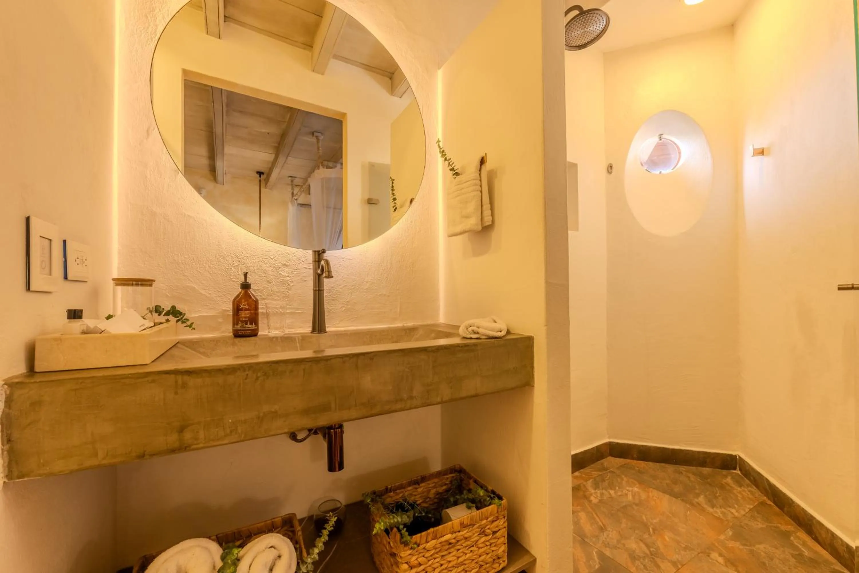 Shower in Moet Cartagena Hotel Boutique Adutls Only