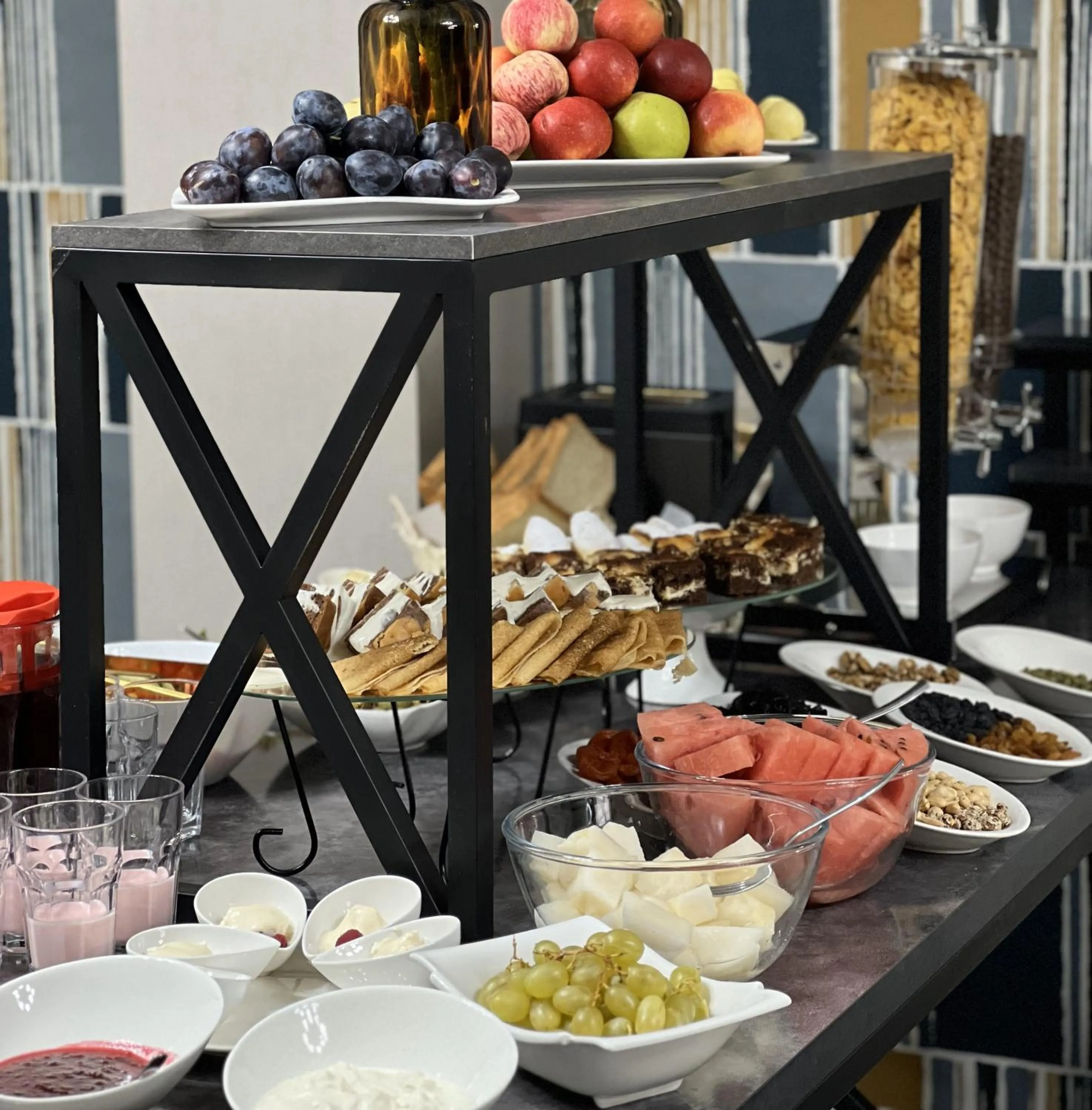 Restaurant/places to eat in Urban Hotel