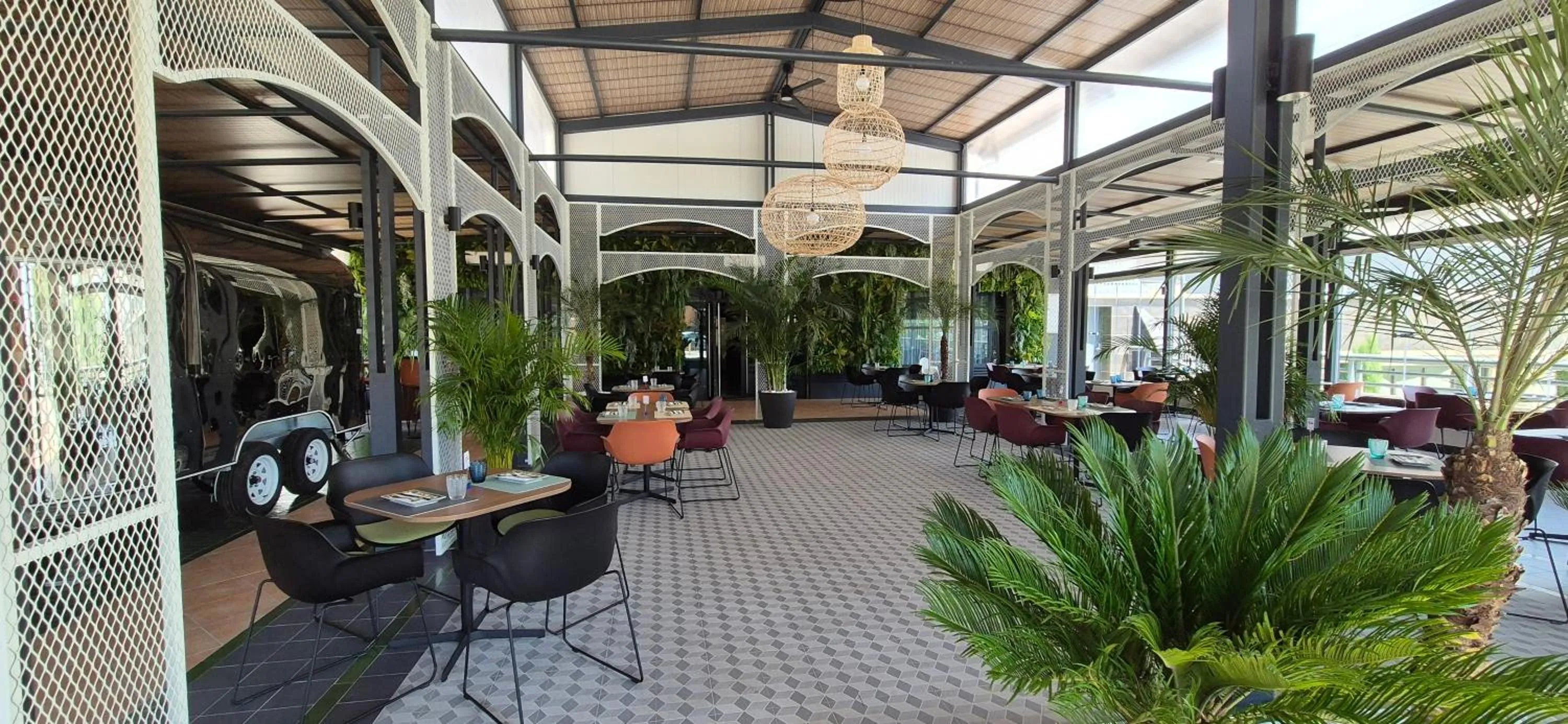 Restaurant/places to eat in Vértice Sevilla Aljarafe