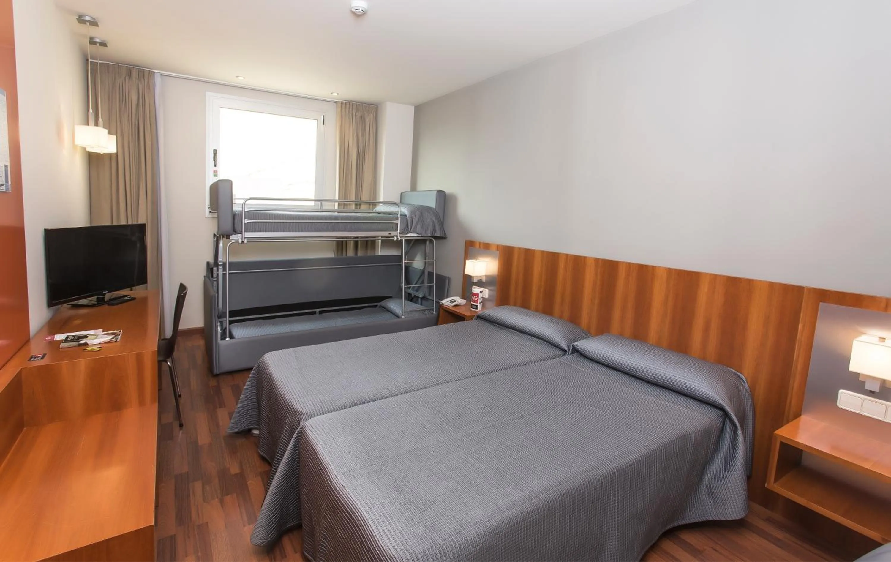 TV and multimedia, Bed in Hotel AG Express Elche