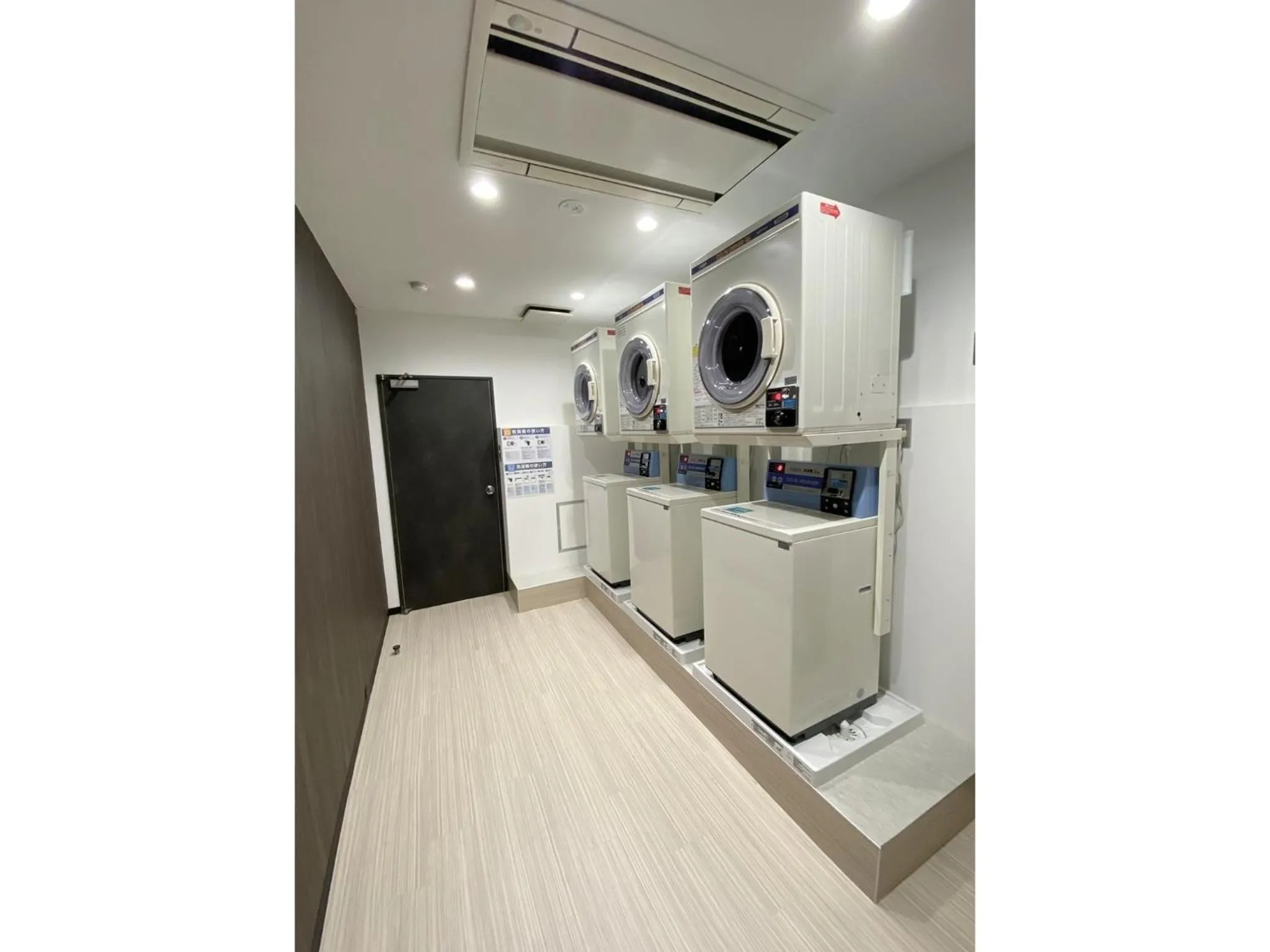 washing machine in Santiago Hotel - Vacation STAY 74128v