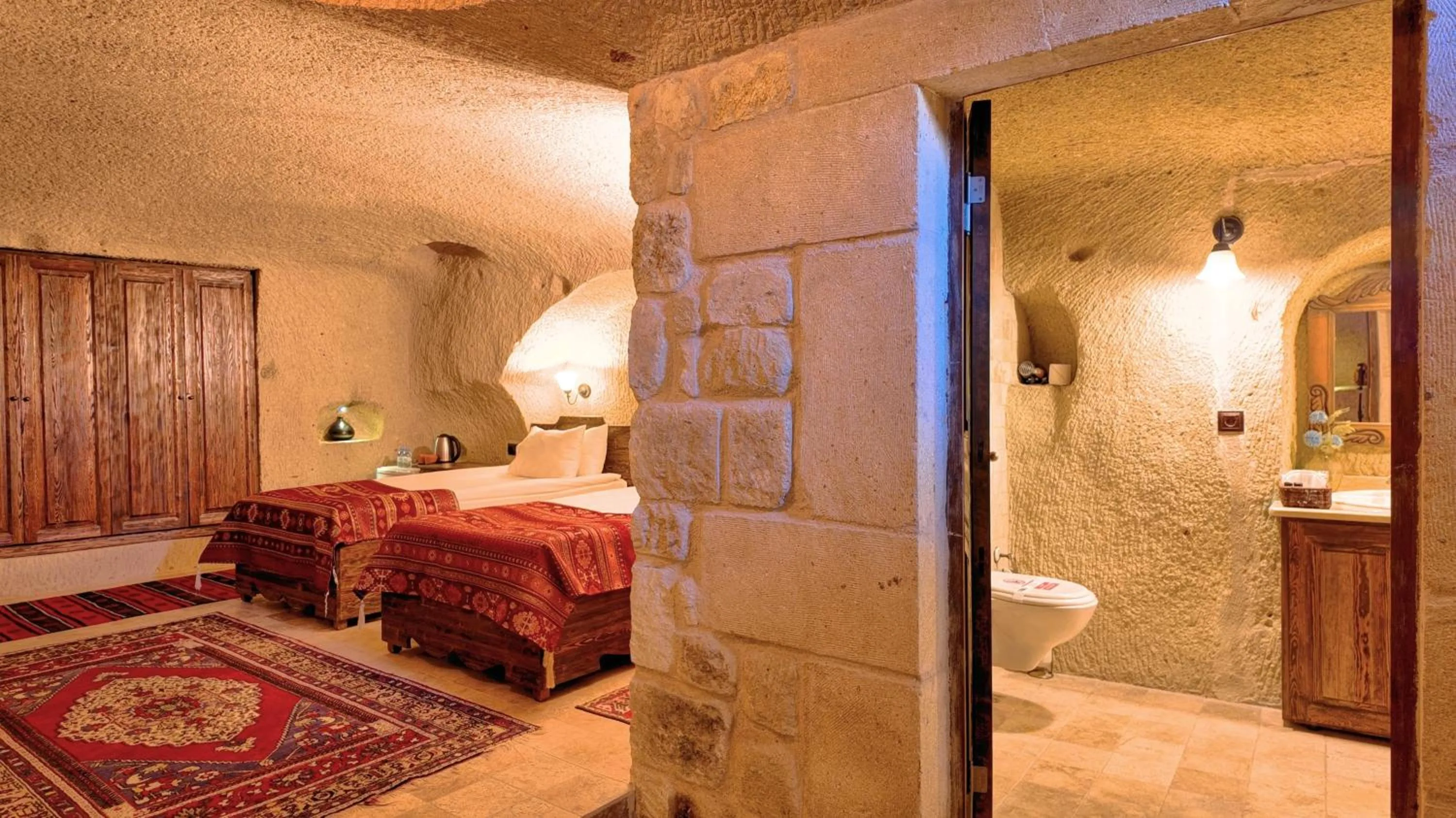 Bedroom, Bed in Shiraz Cave Cappadocia