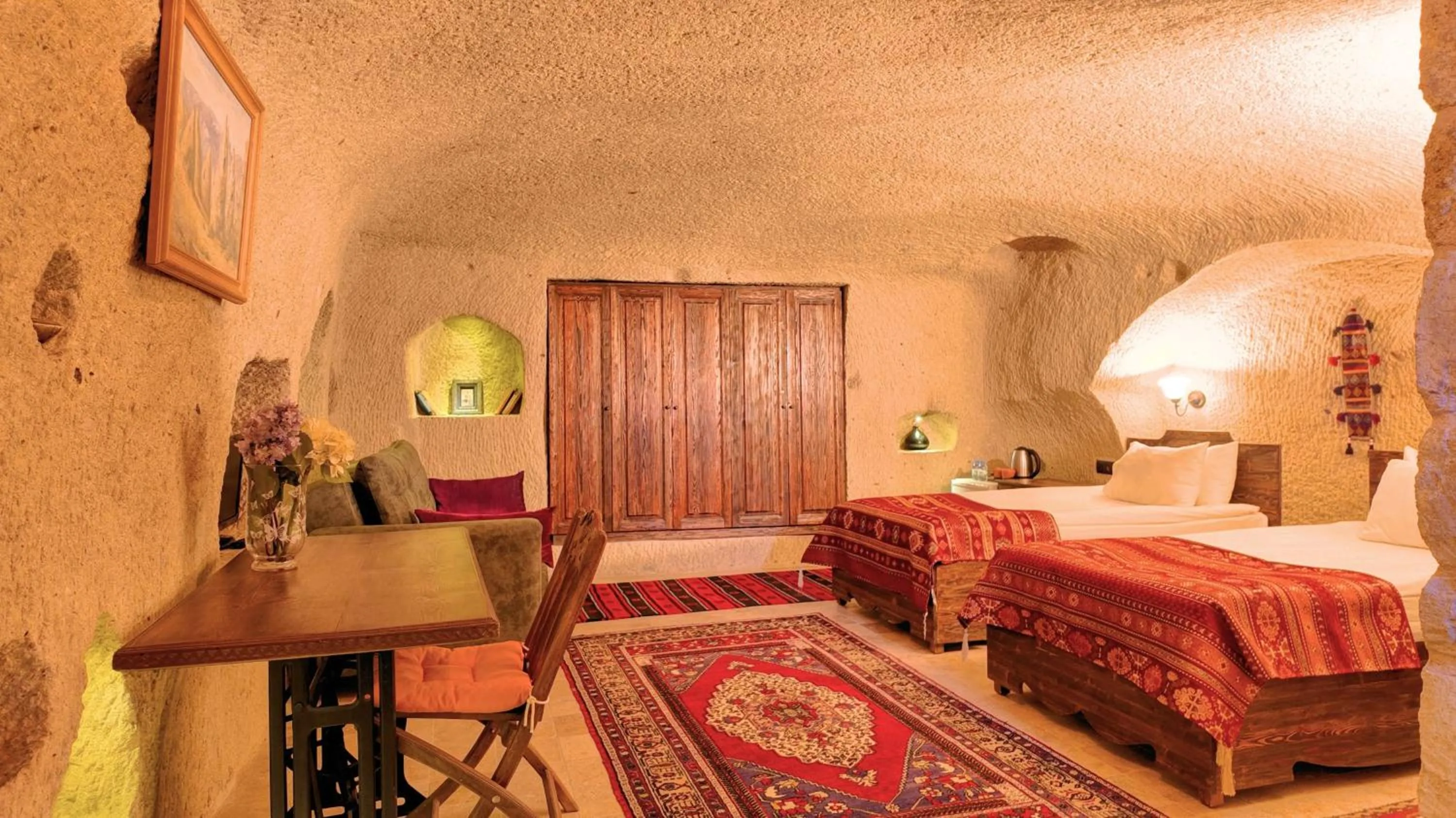 Bedroom, Bed in Shiraz Cave Cappadocia