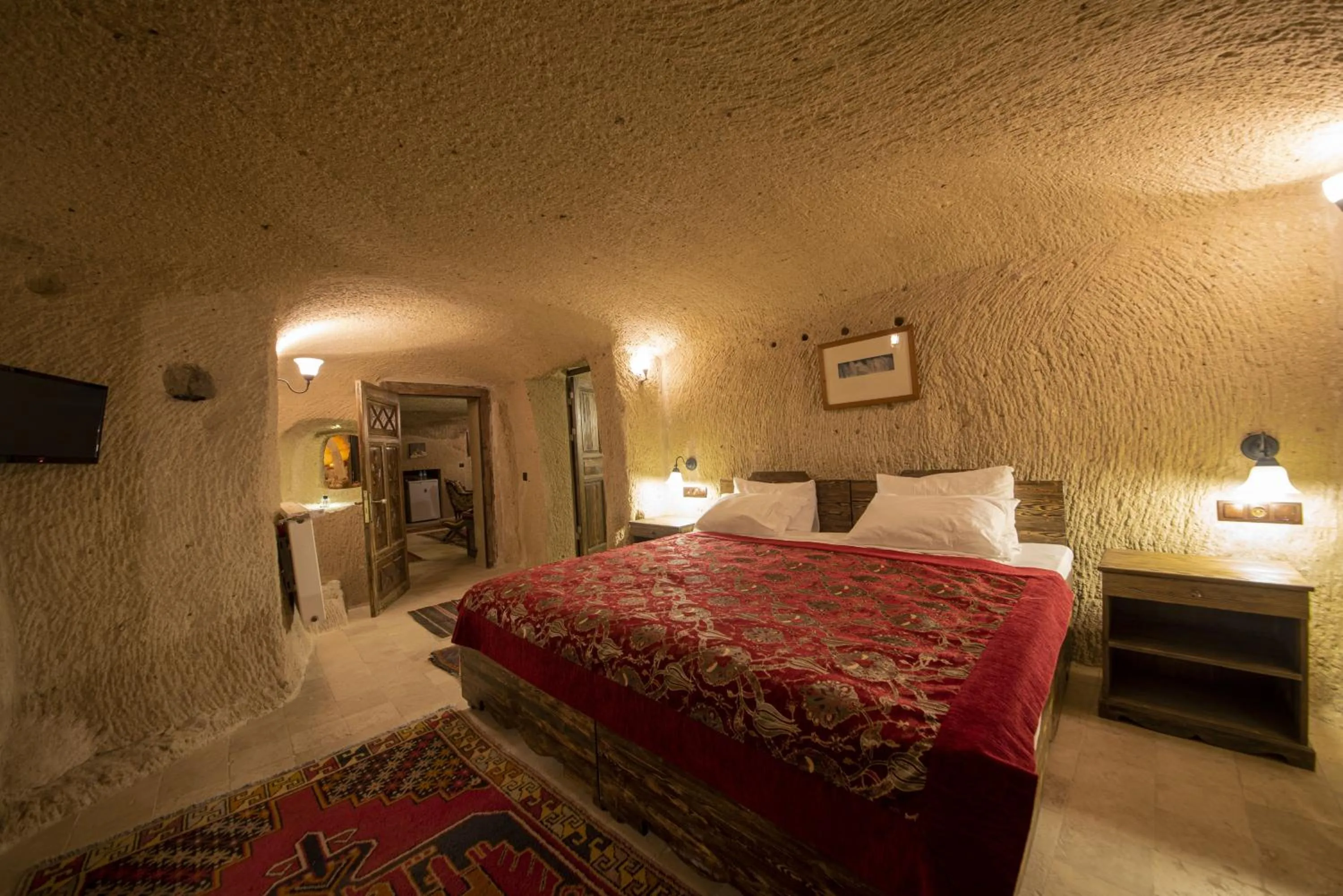 Bedroom, Bed in Shiraz Cave Cappadocia