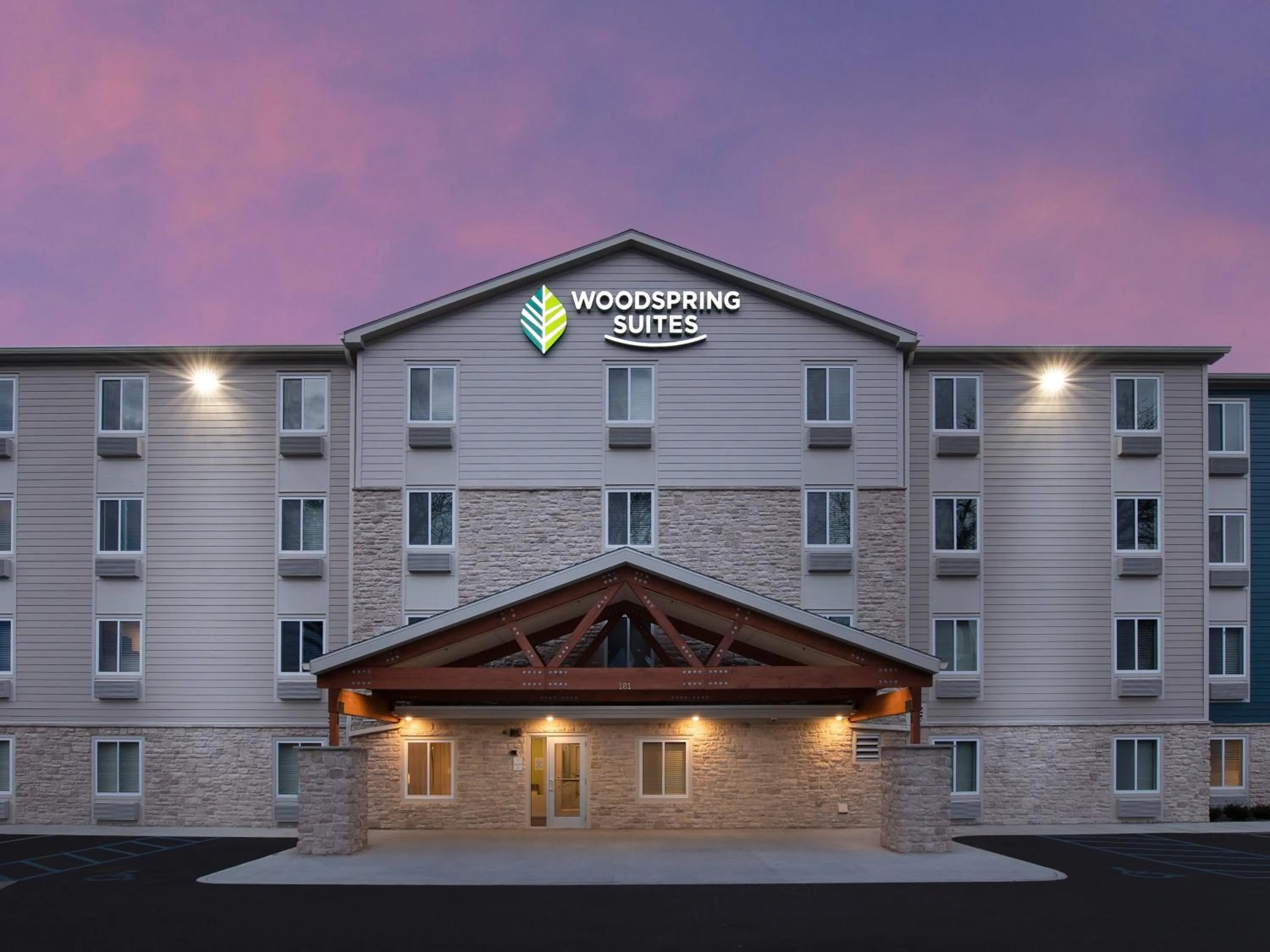 Property building in WoodSpring Suites Austin Central