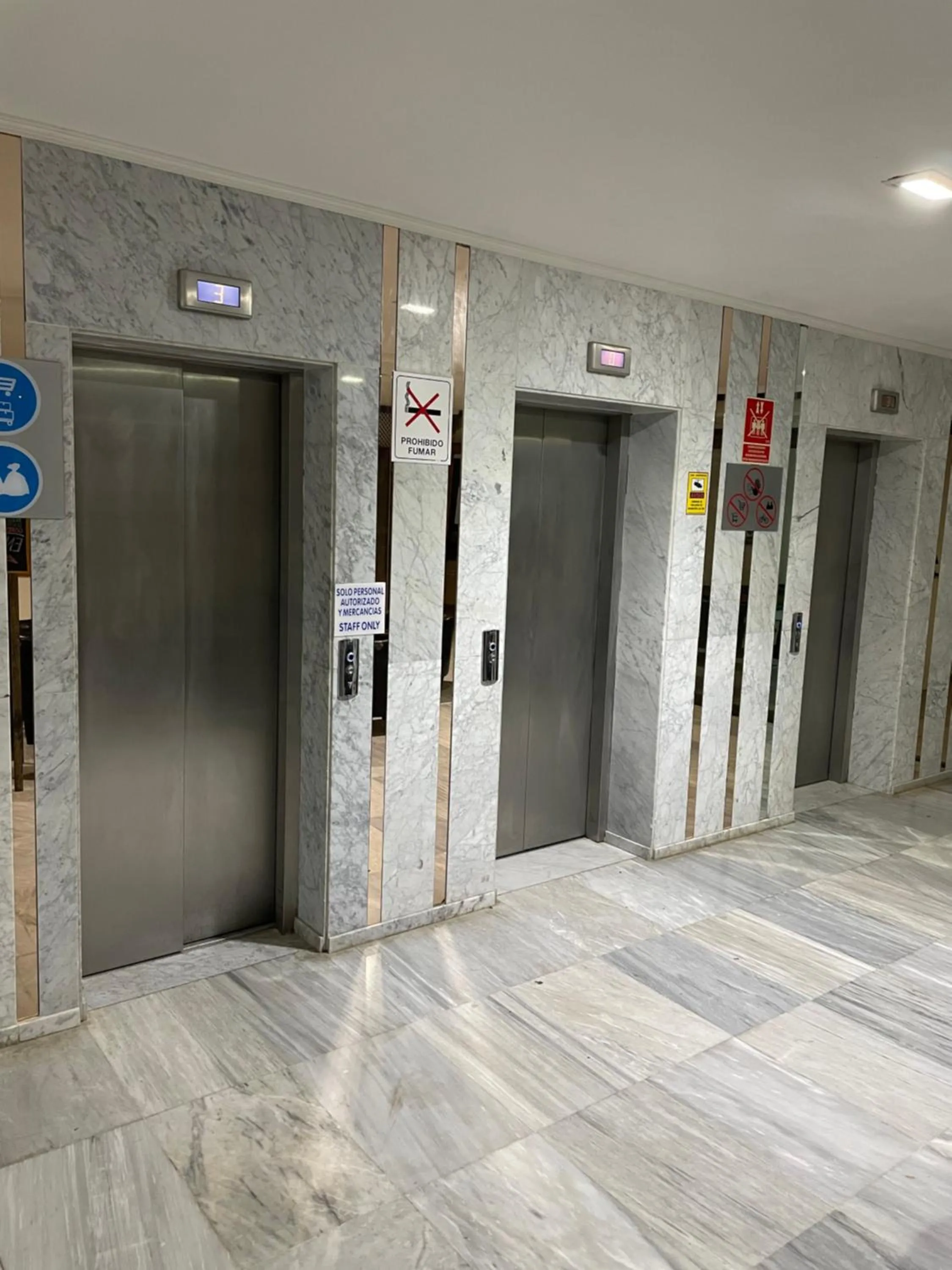 elevator in Apartament Modern 1 Playa del Ingles