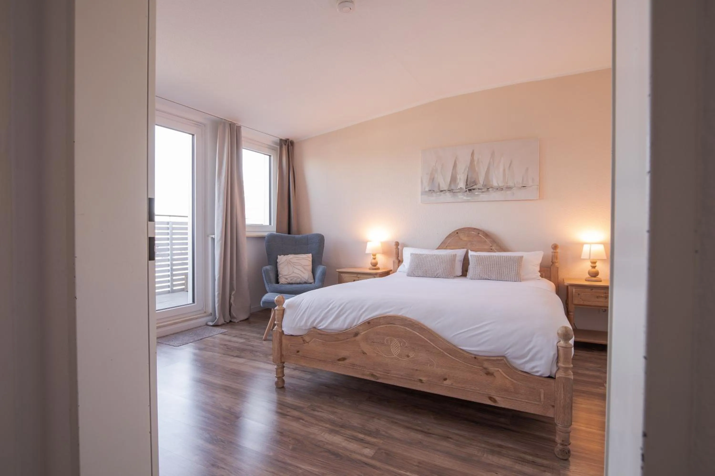 Photo of the whole room, Bed in Landhotel Strandallee
