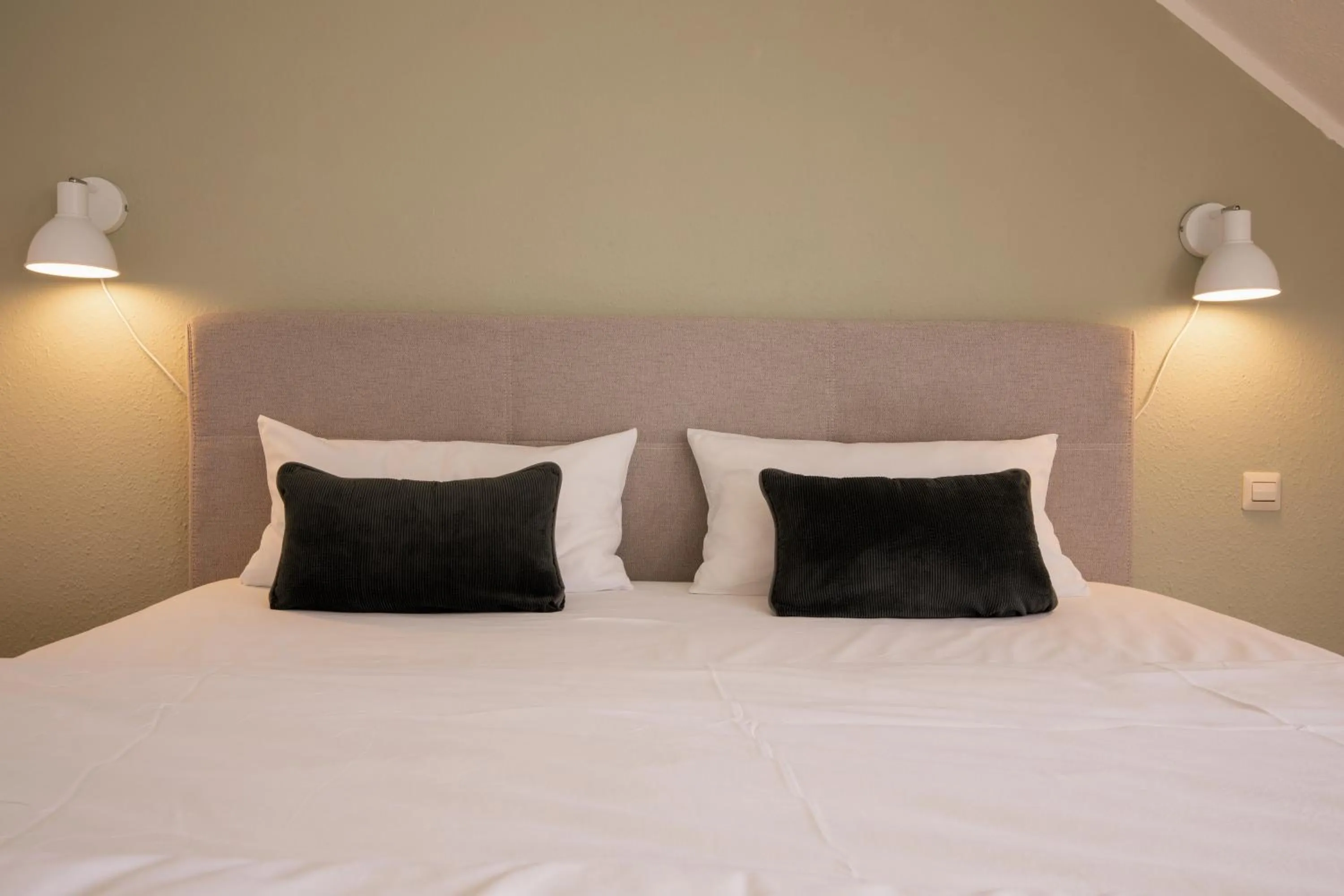 Photo of the whole room, Bed in Landhotel Strandallee