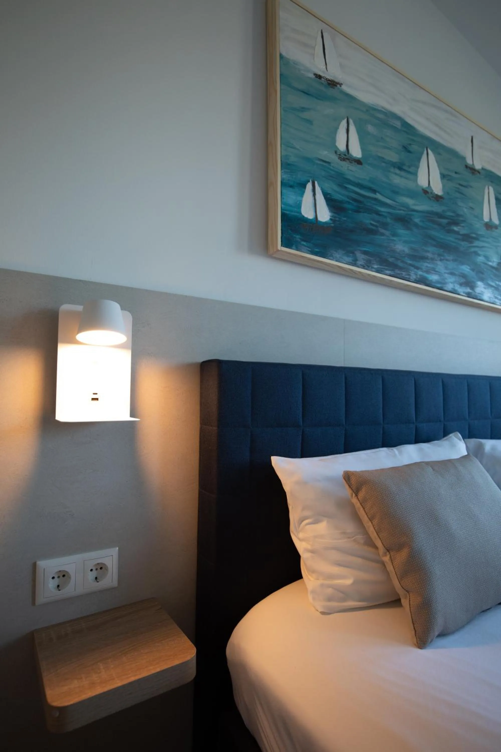 Photo of the whole room, Bed in Landhotel Strandallee