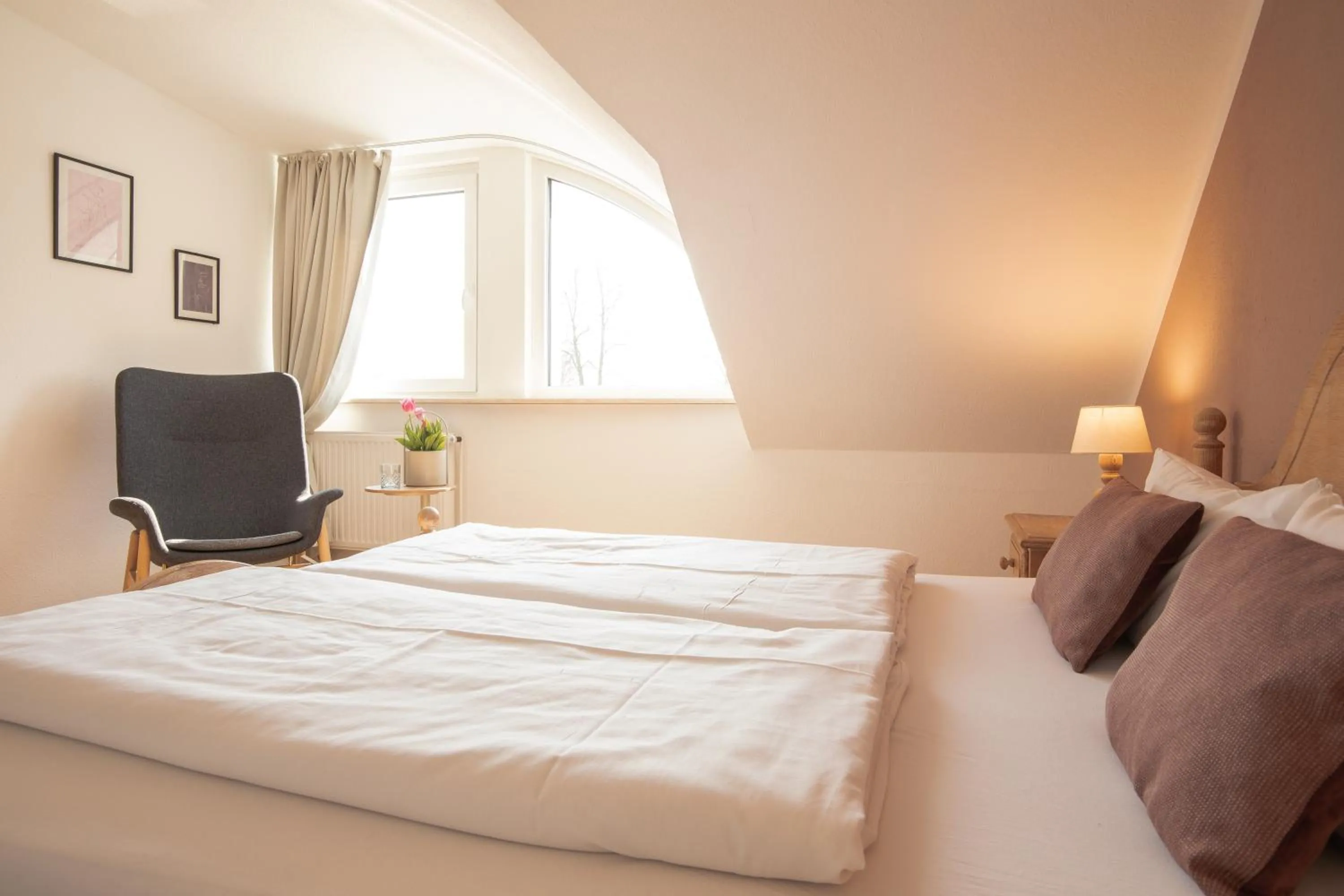 Photo of the whole room, Bed in Landhotel Strandallee
