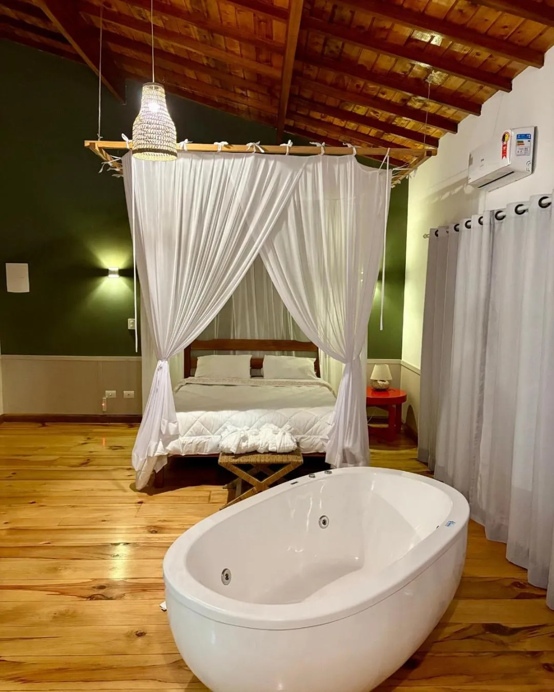 Photo of the whole room, Bed in Smart Hotel Reserva Campos do Jordão