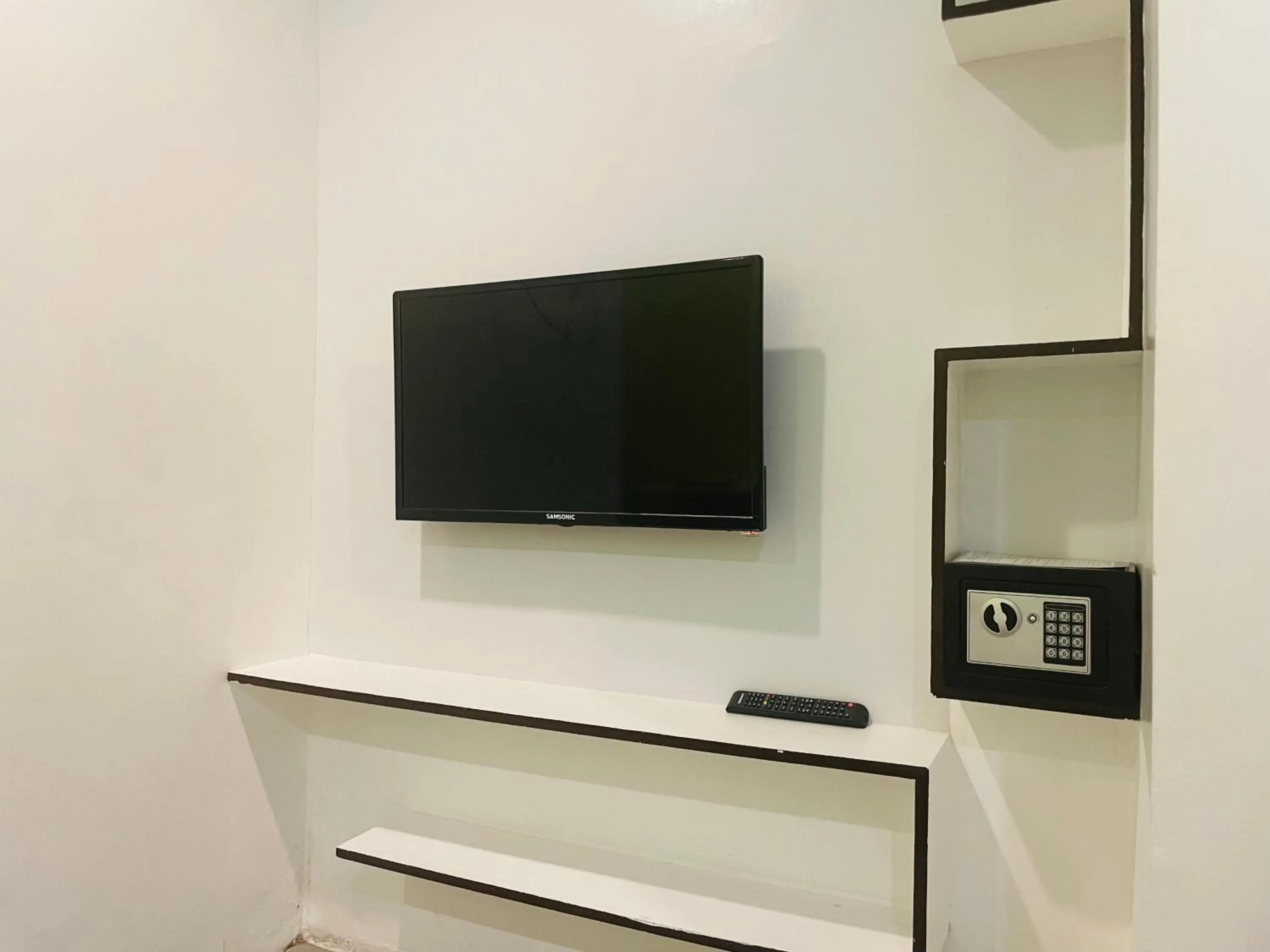 TV and multimedia in Kayong's Inn