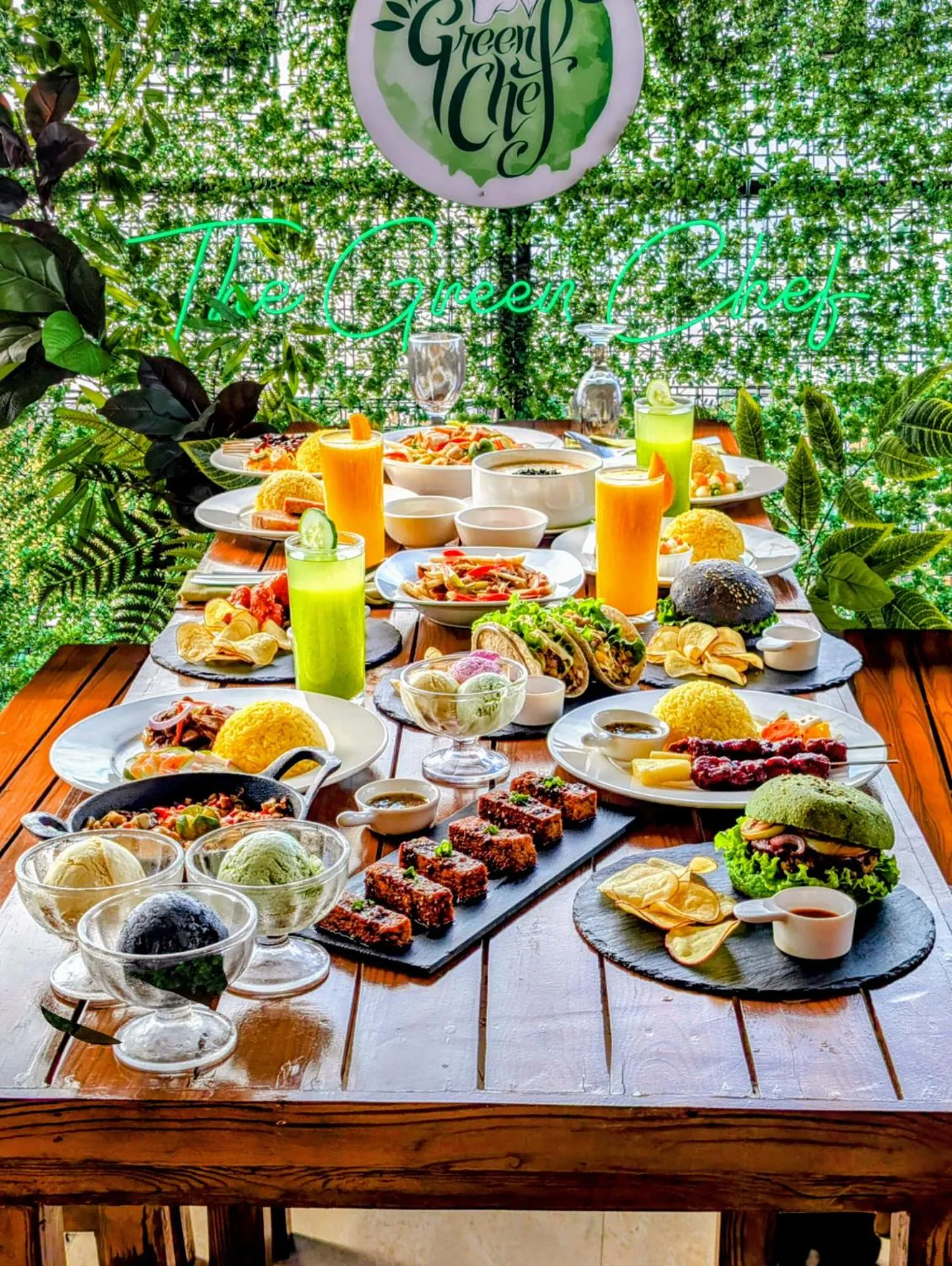 Restaurant/places to eat in Kayong's Inn