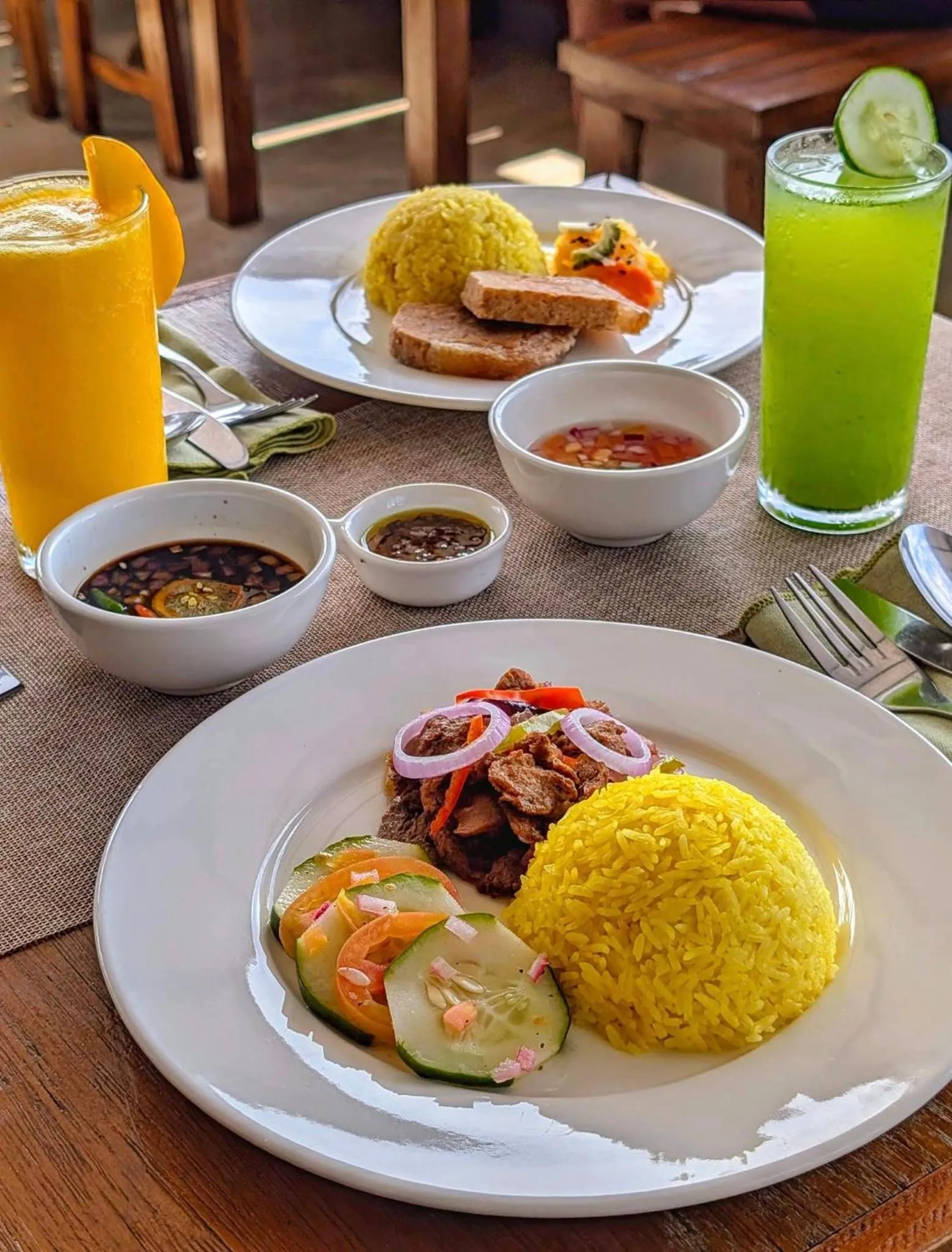 Restaurant/places to eat in Kayong's Inn