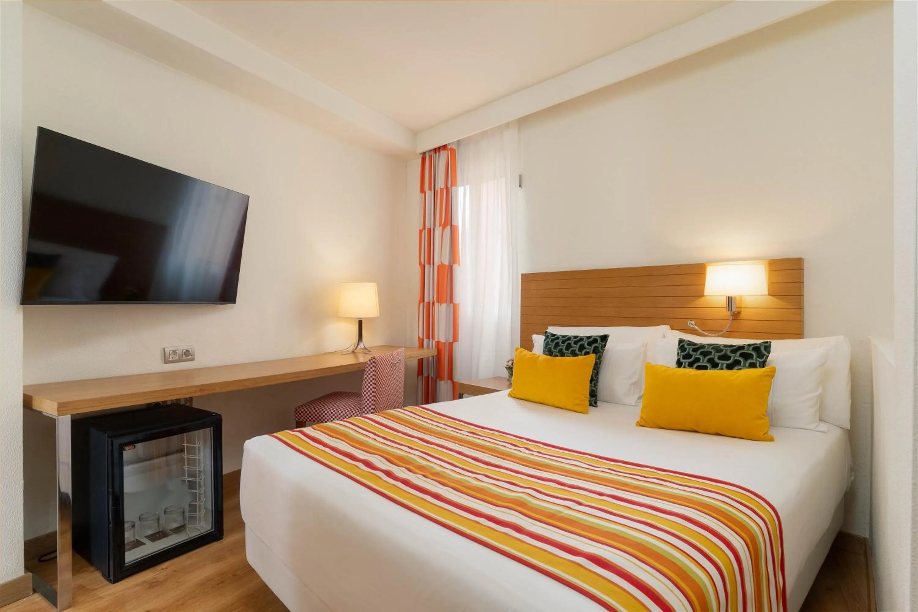 Photo of the whole room, Bed in Hesperia Mallorca