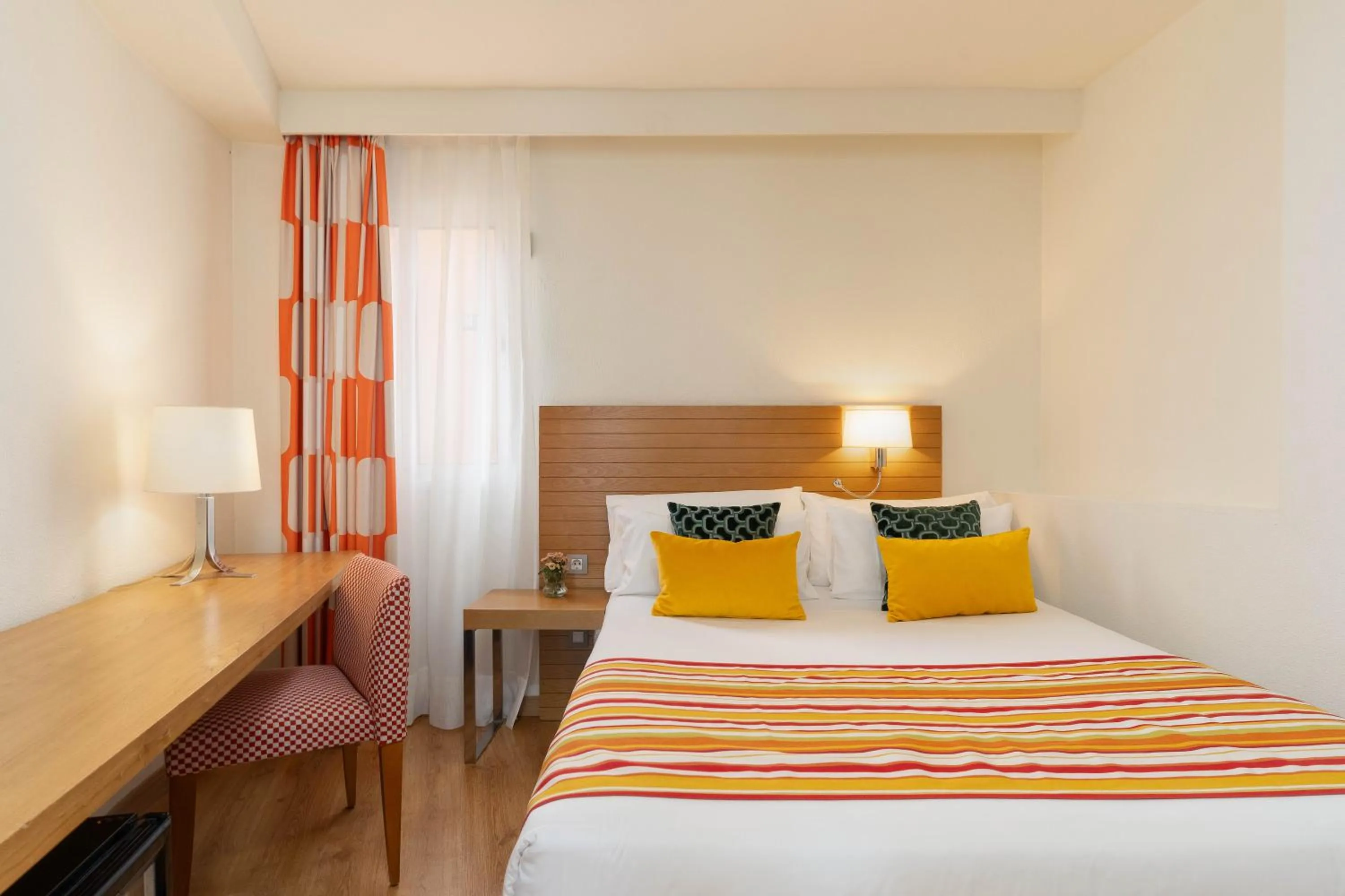 Photo of the whole room, Bed in Hesperia Mallorca