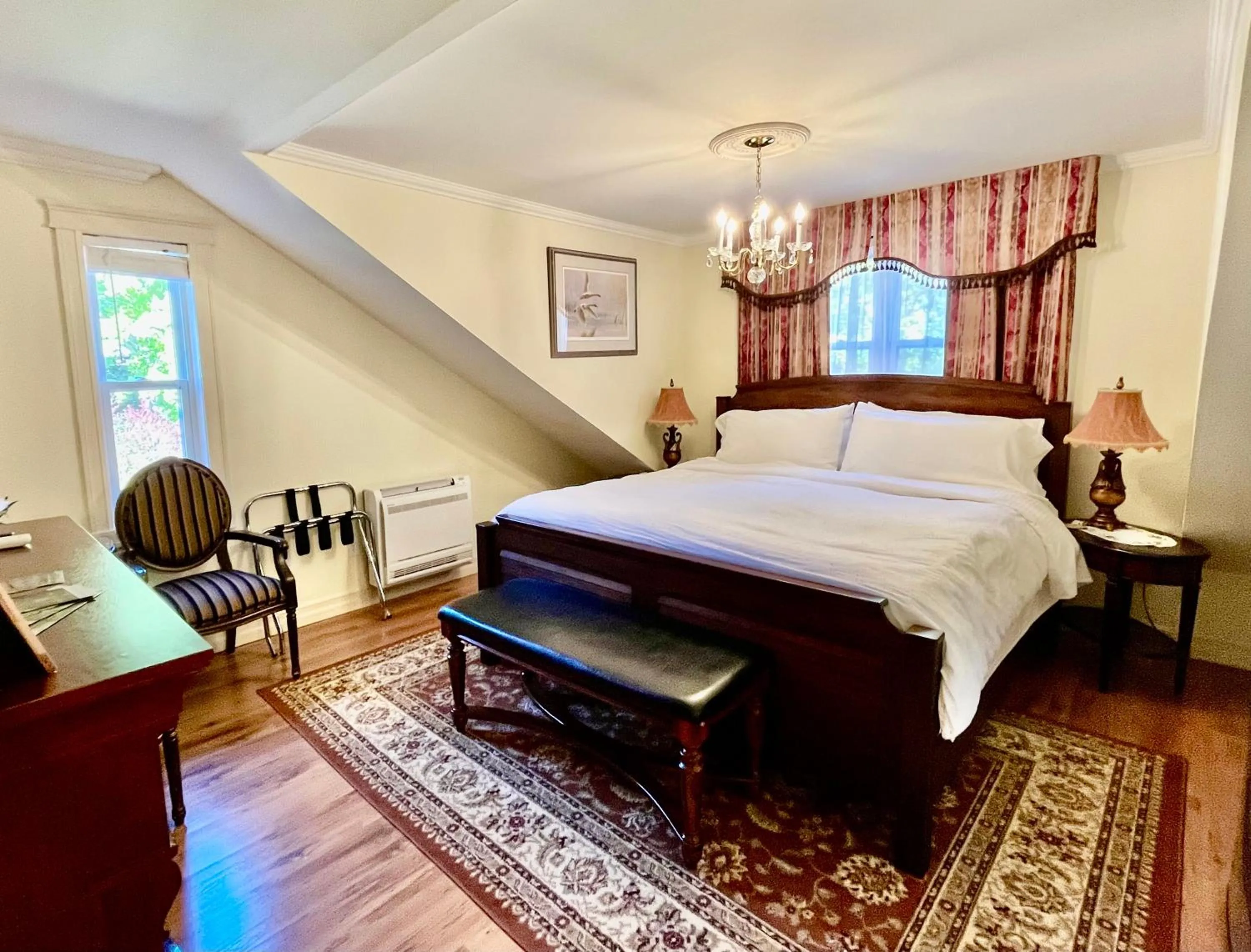 Bedroom, Bed in Belle View Manor Inn