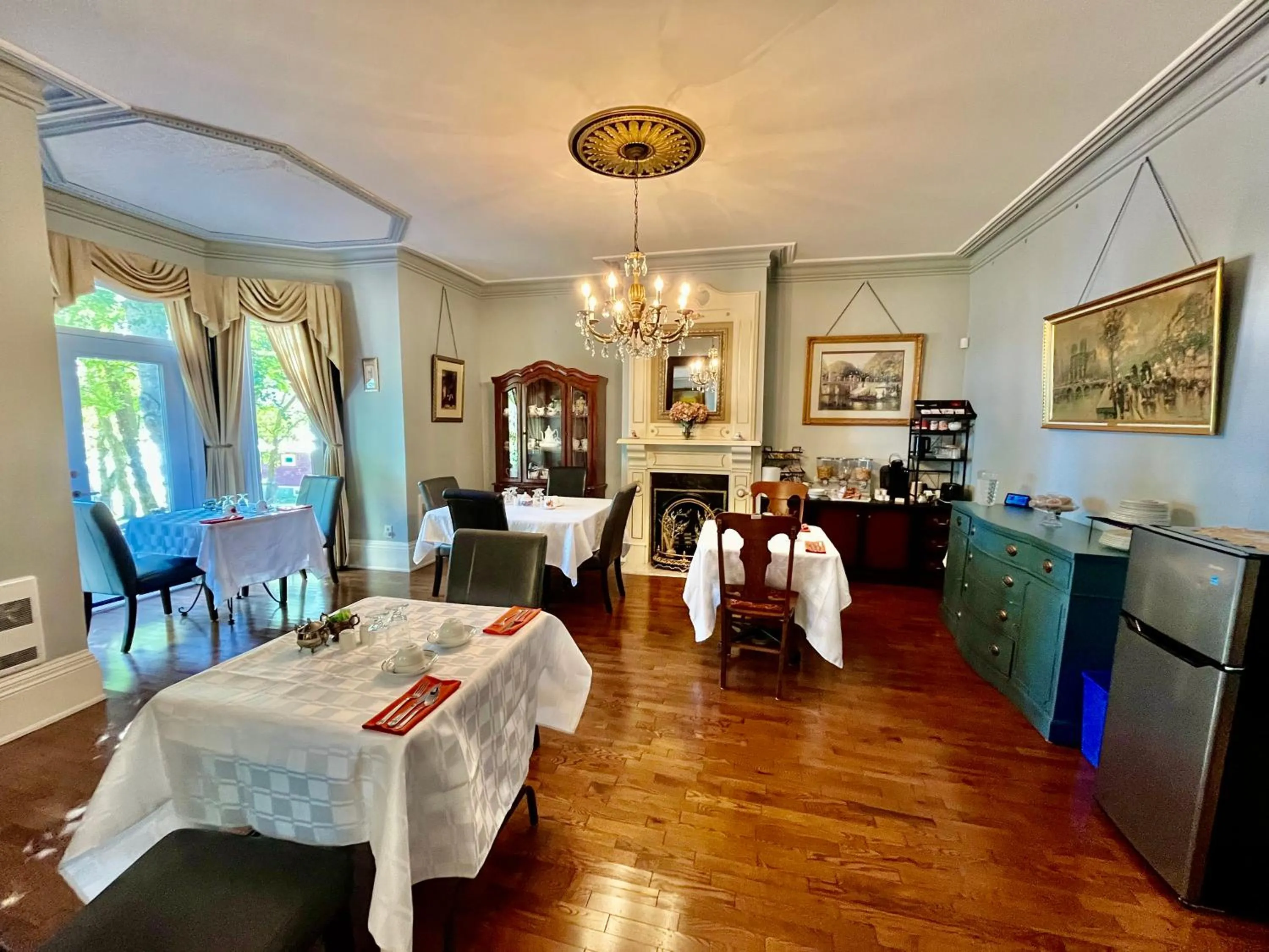 Seating area in Belle View Manor Inn