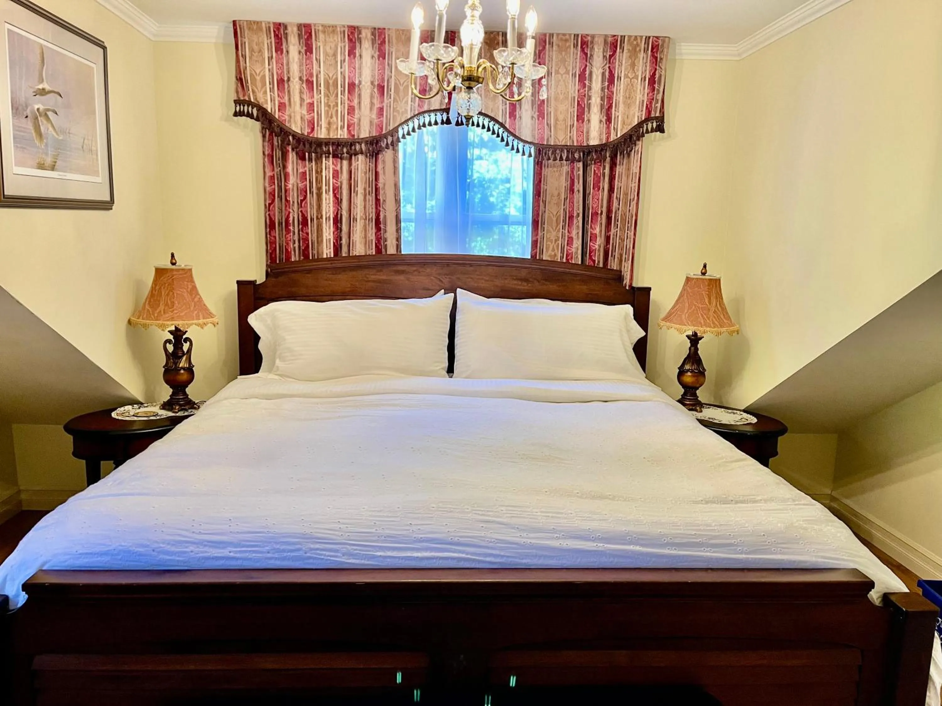 Bed in Belle View Manor Inn