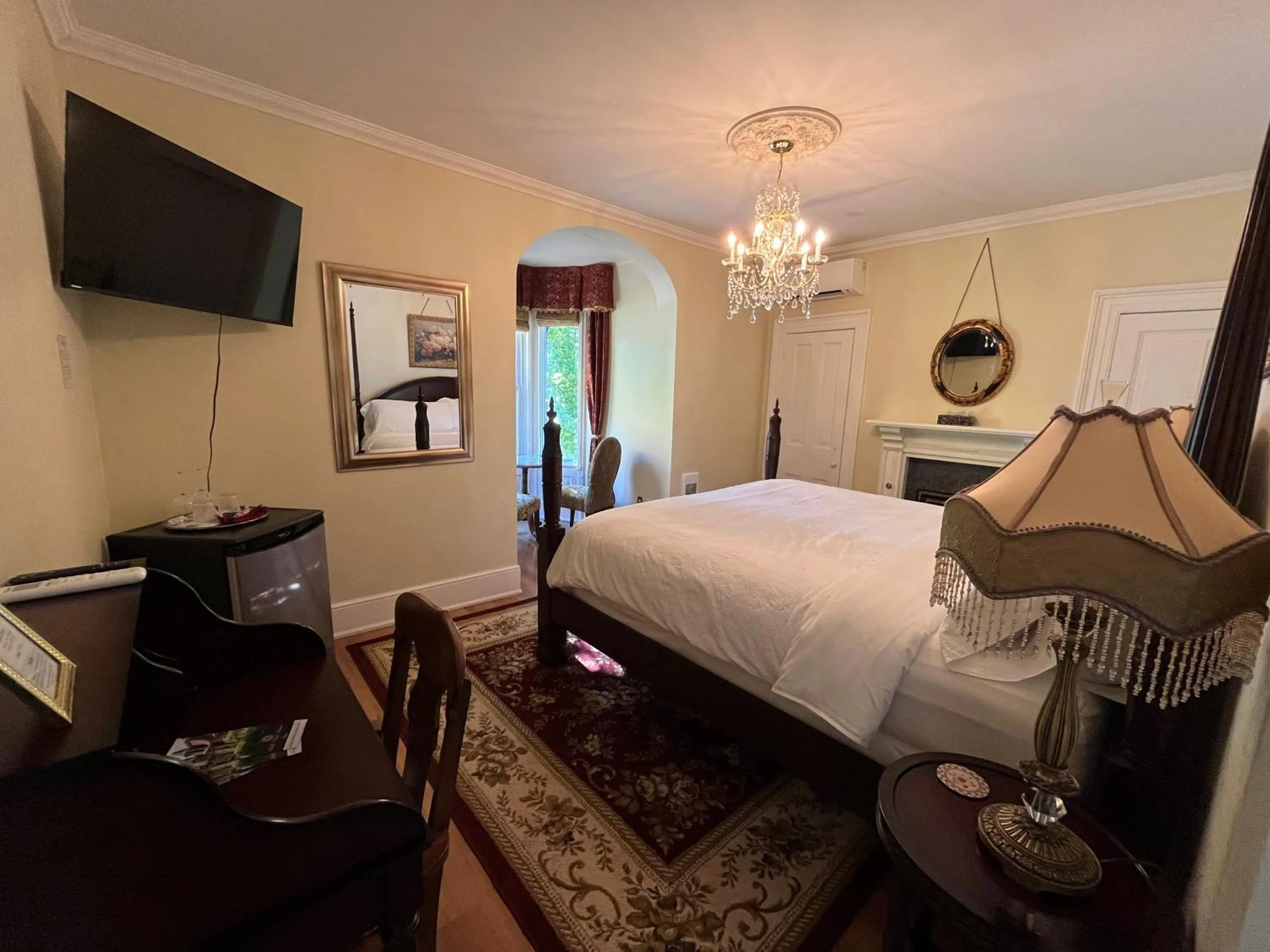 Bedroom, Bed in Belle View Manor Inn