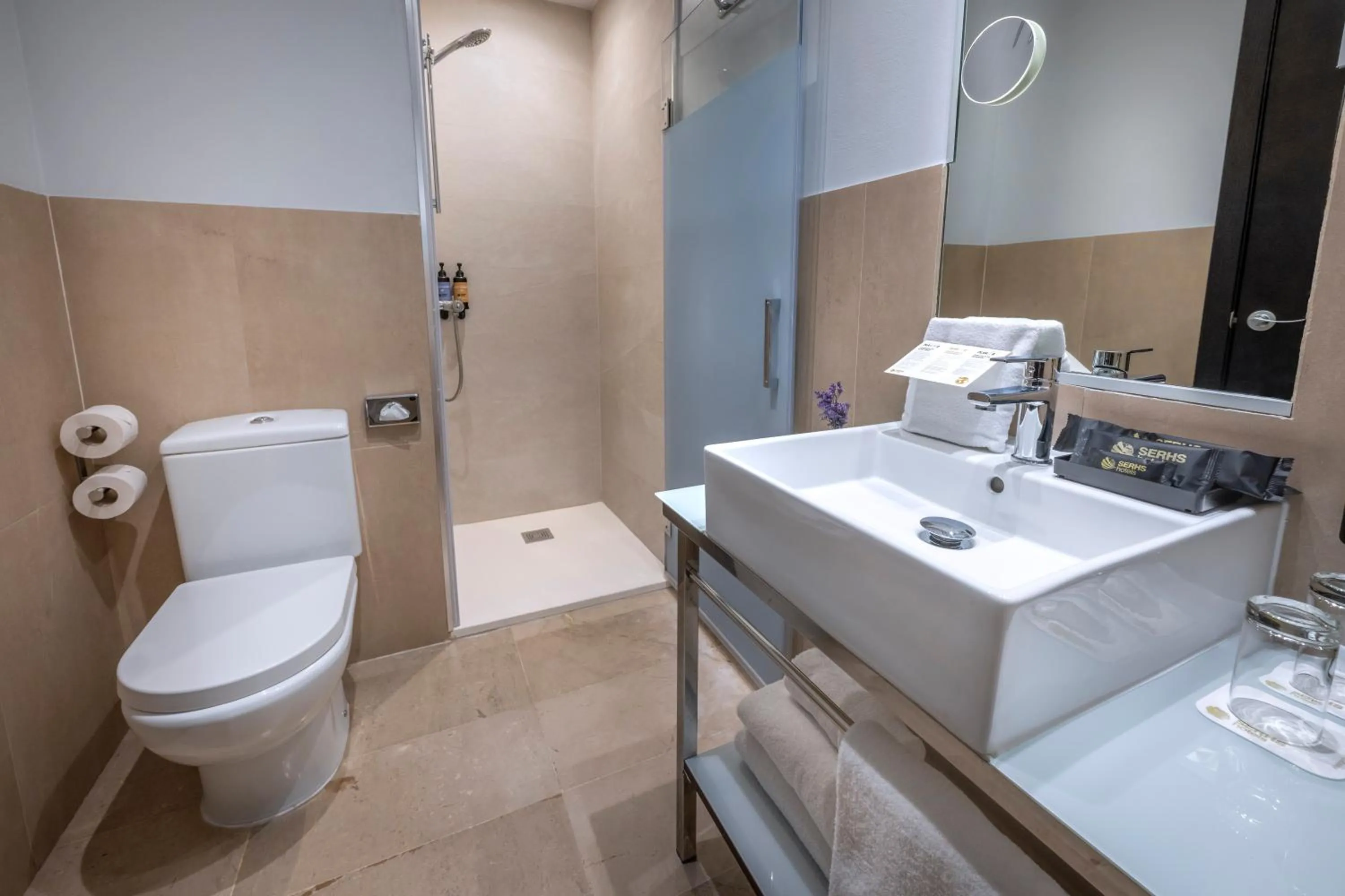 Bathroom in Hotel SERHS Del Port