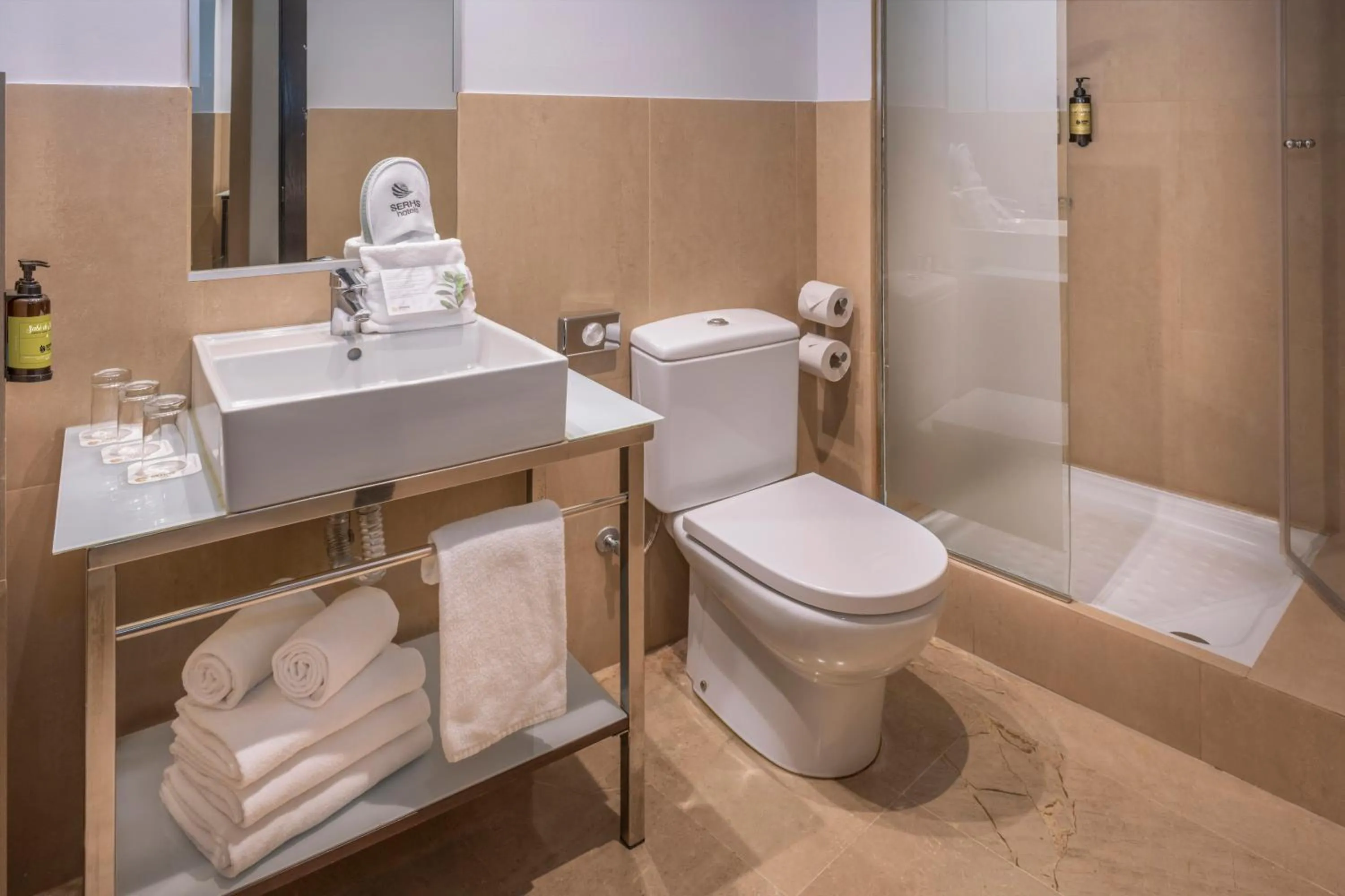 Bathroom in Hotel SERHS Del Port