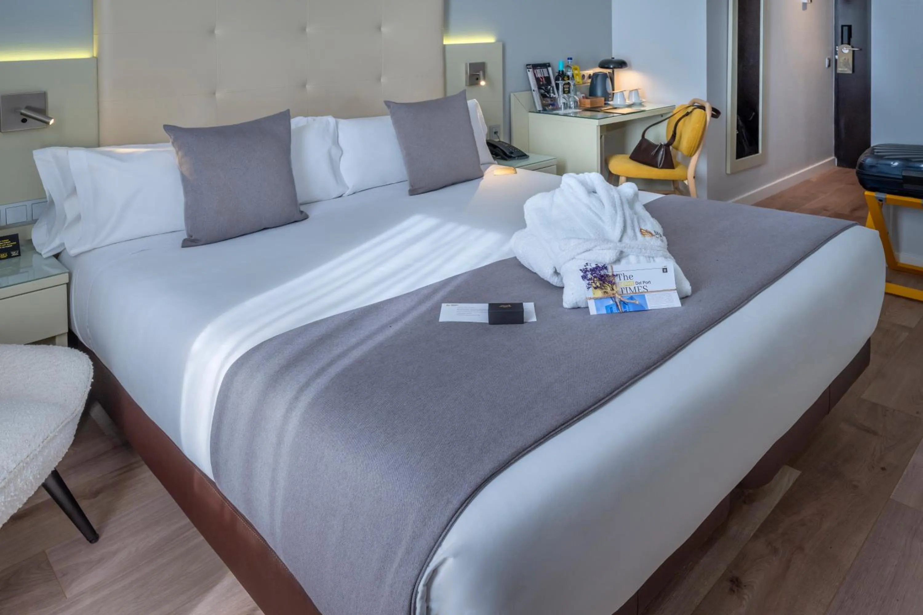 Photo of the whole room, Bed in Hotel SERHS Del Port