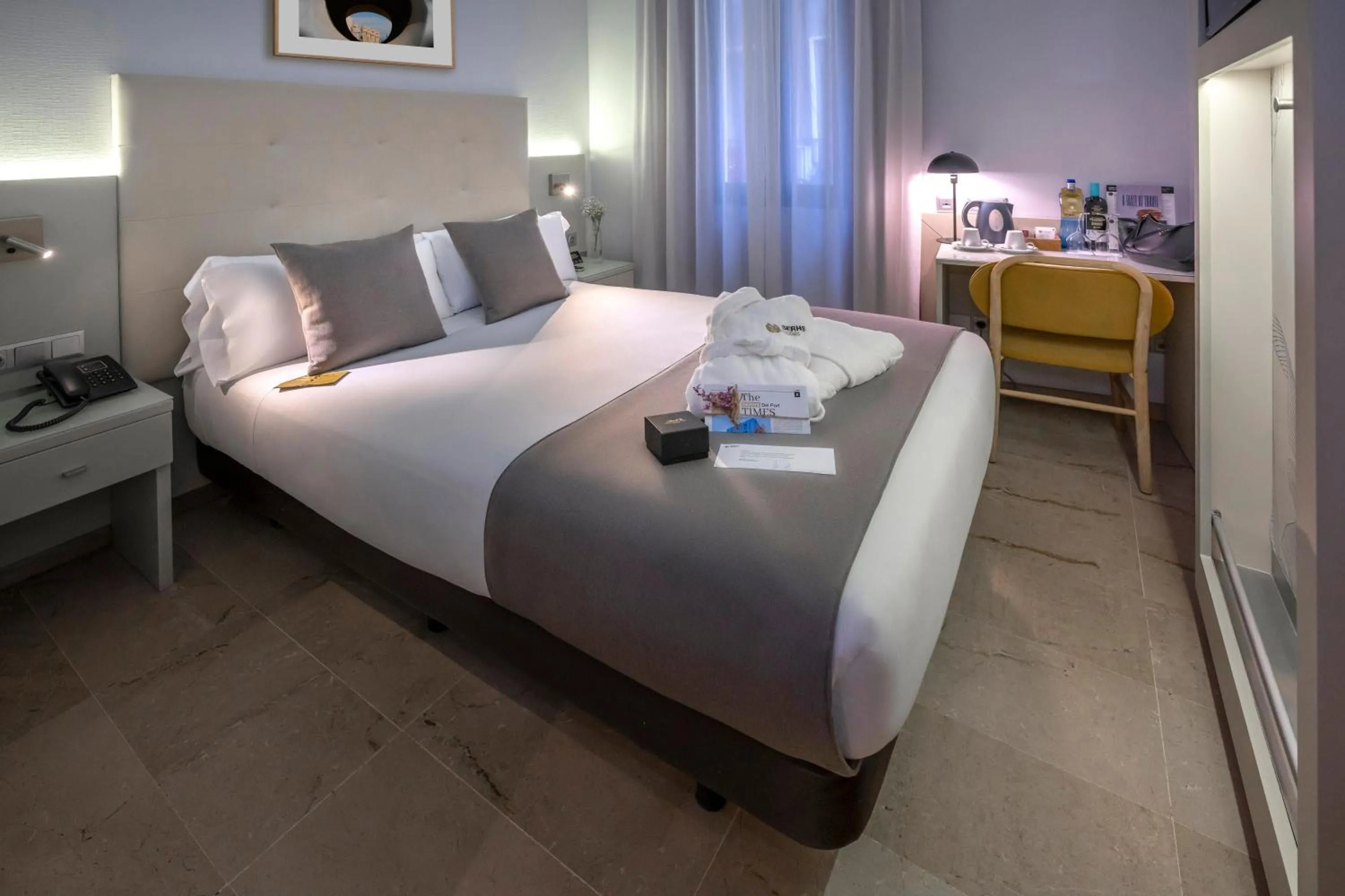 Photo of the whole room, Bed in Hotel SERHS Del Port