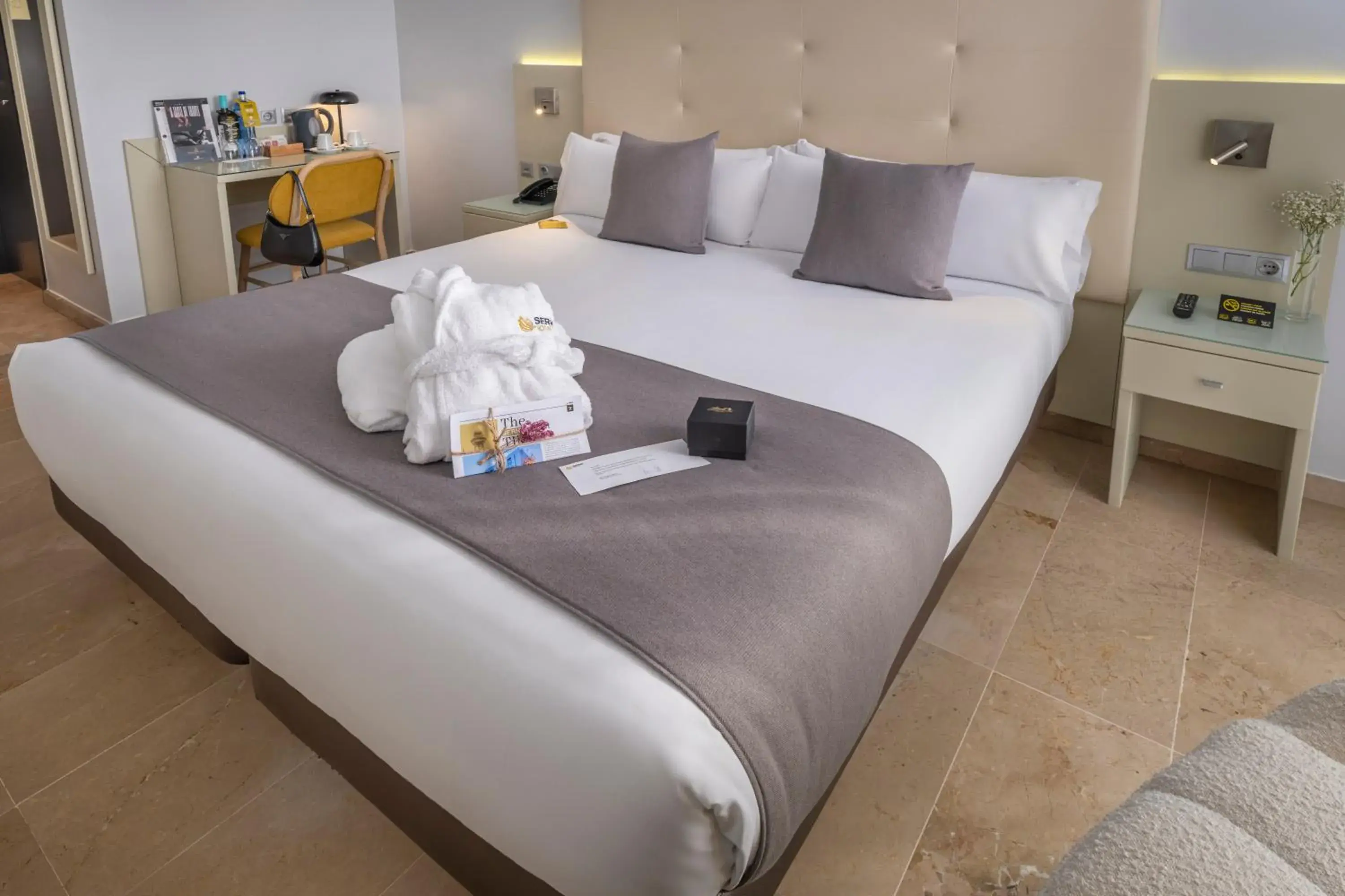 Comfort Double or Twin Room in Hotel SERHS Del Port Comfort Double or Twin Room in Hotel SERHS Del Port