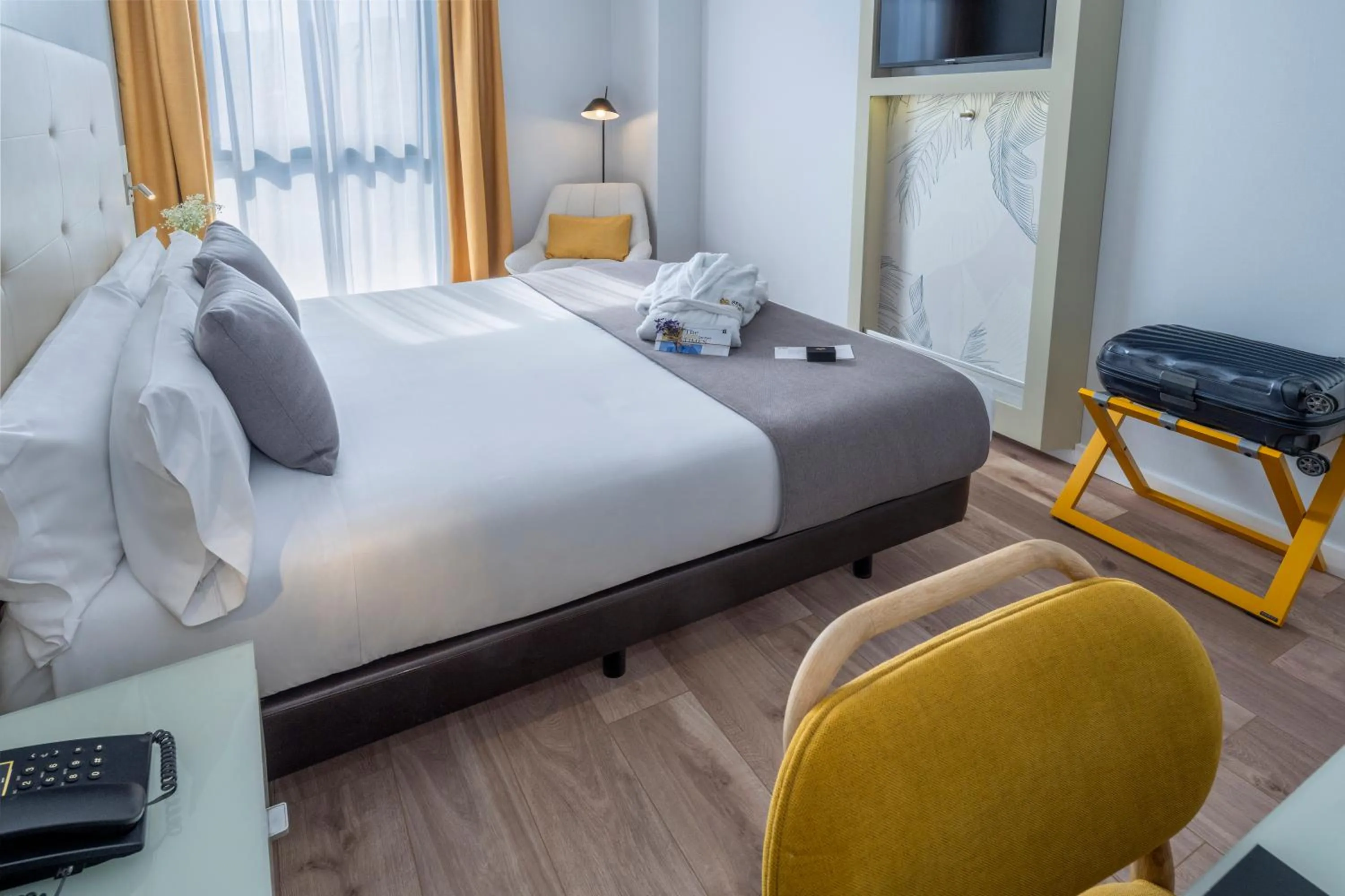 Photo of the whole room, Bed in Hotel SERHS Del Port